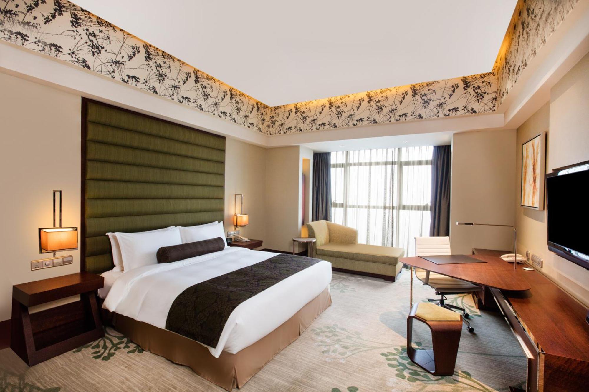 Standard King Room - High Floor/Smoking - Photo 1