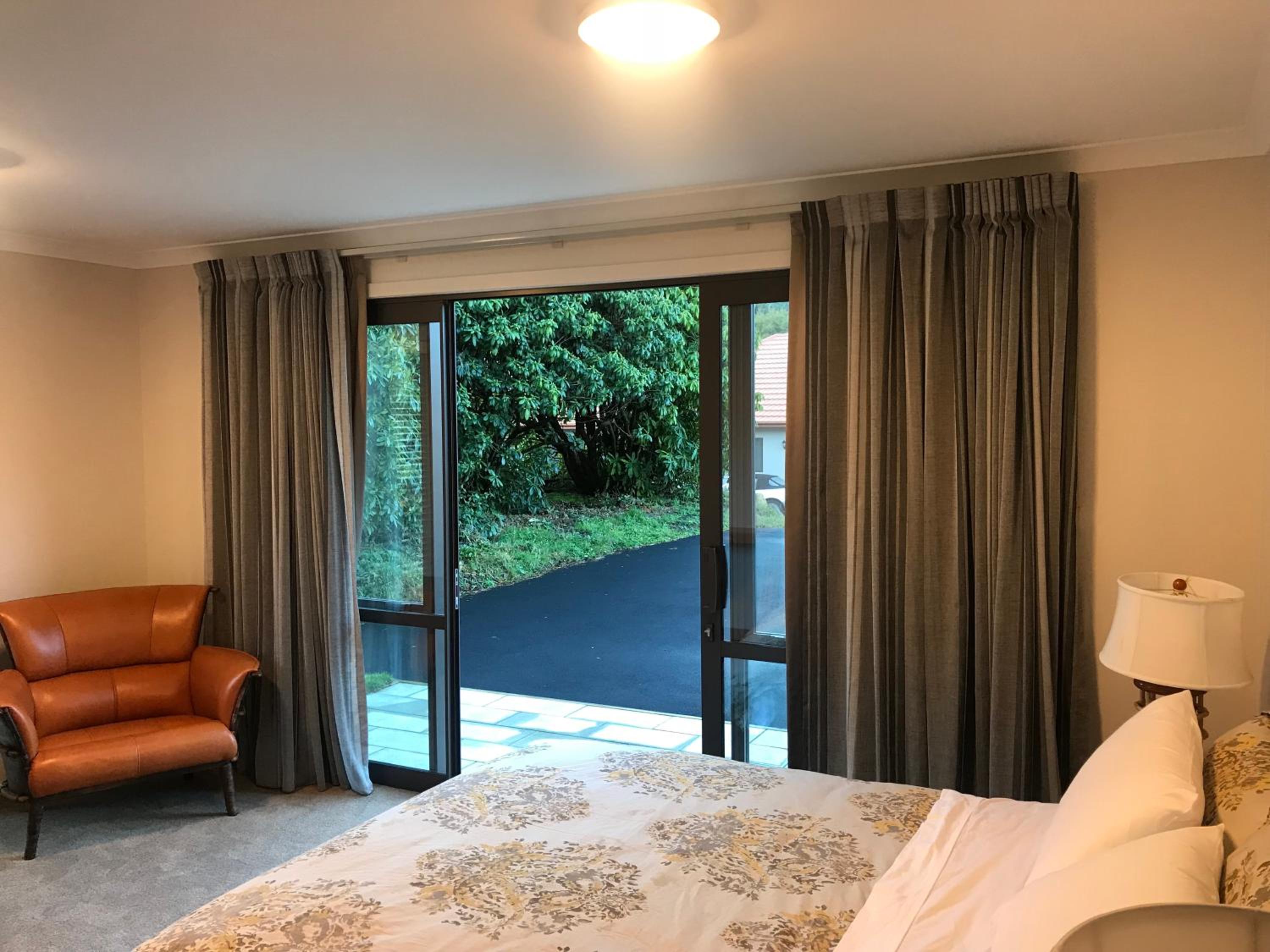 Queen Room with Garden View - Photo 8