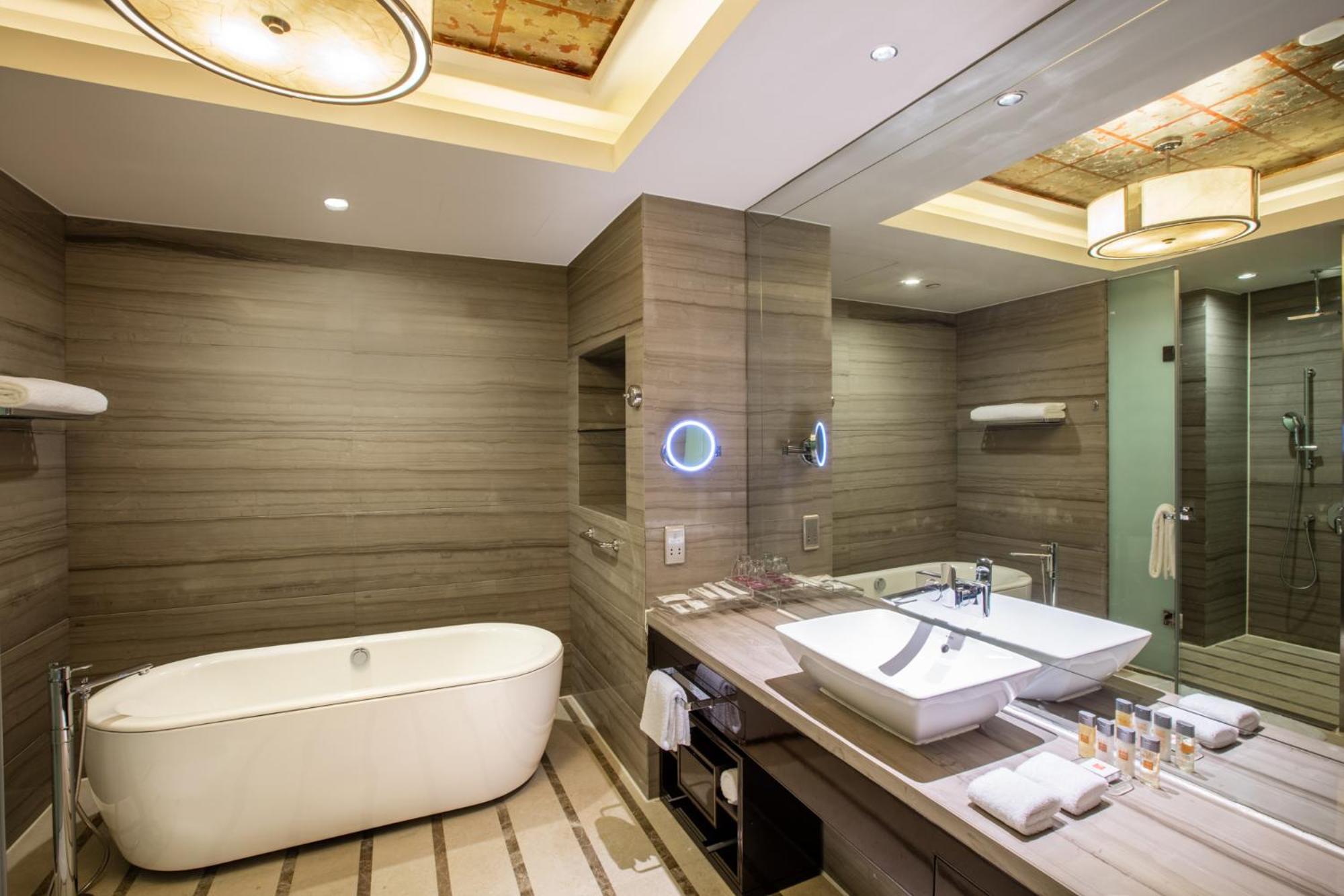 Suite - Photo 2