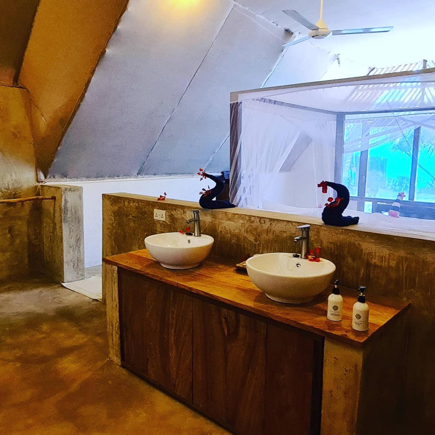 Ocean Front Bungalow - Photo 1