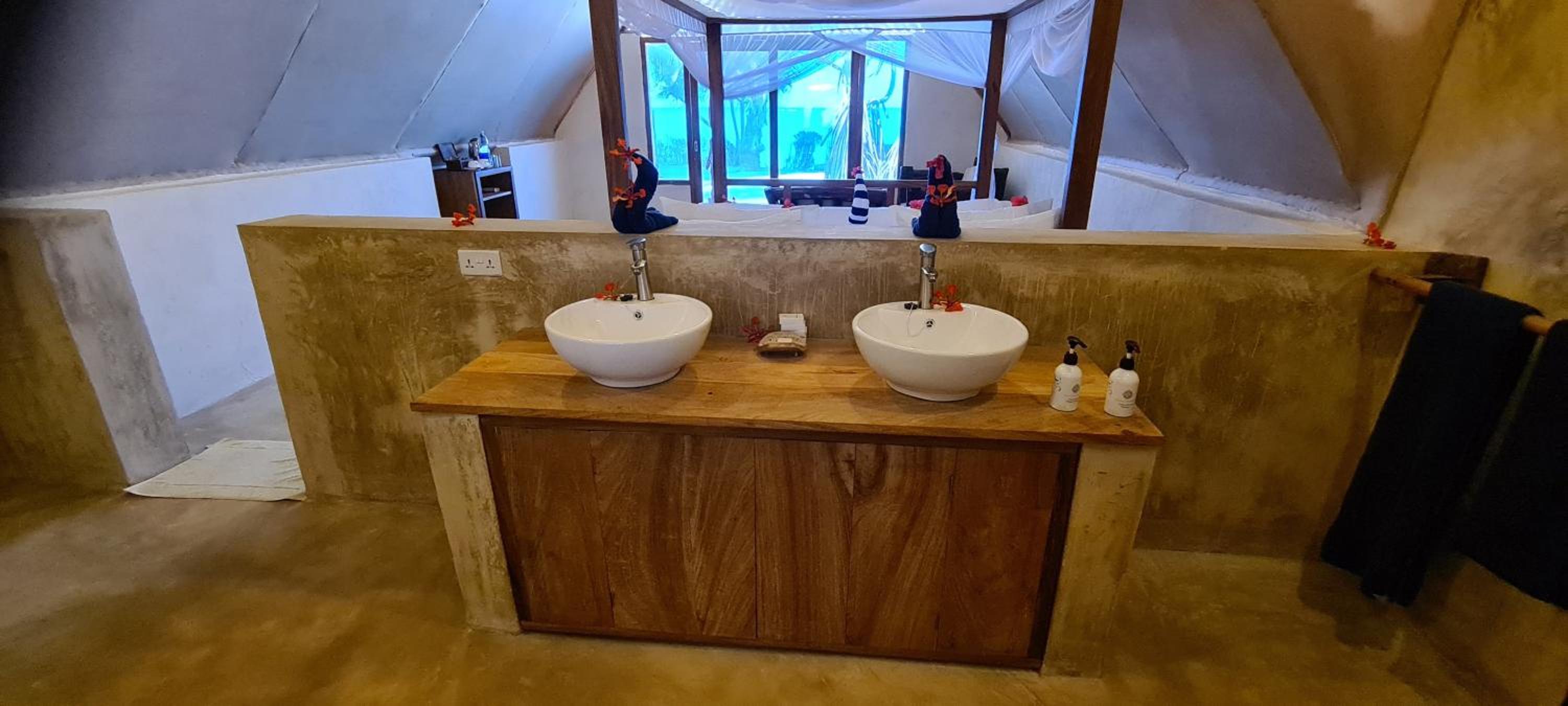Ocean Front Bungalow - Photo 11