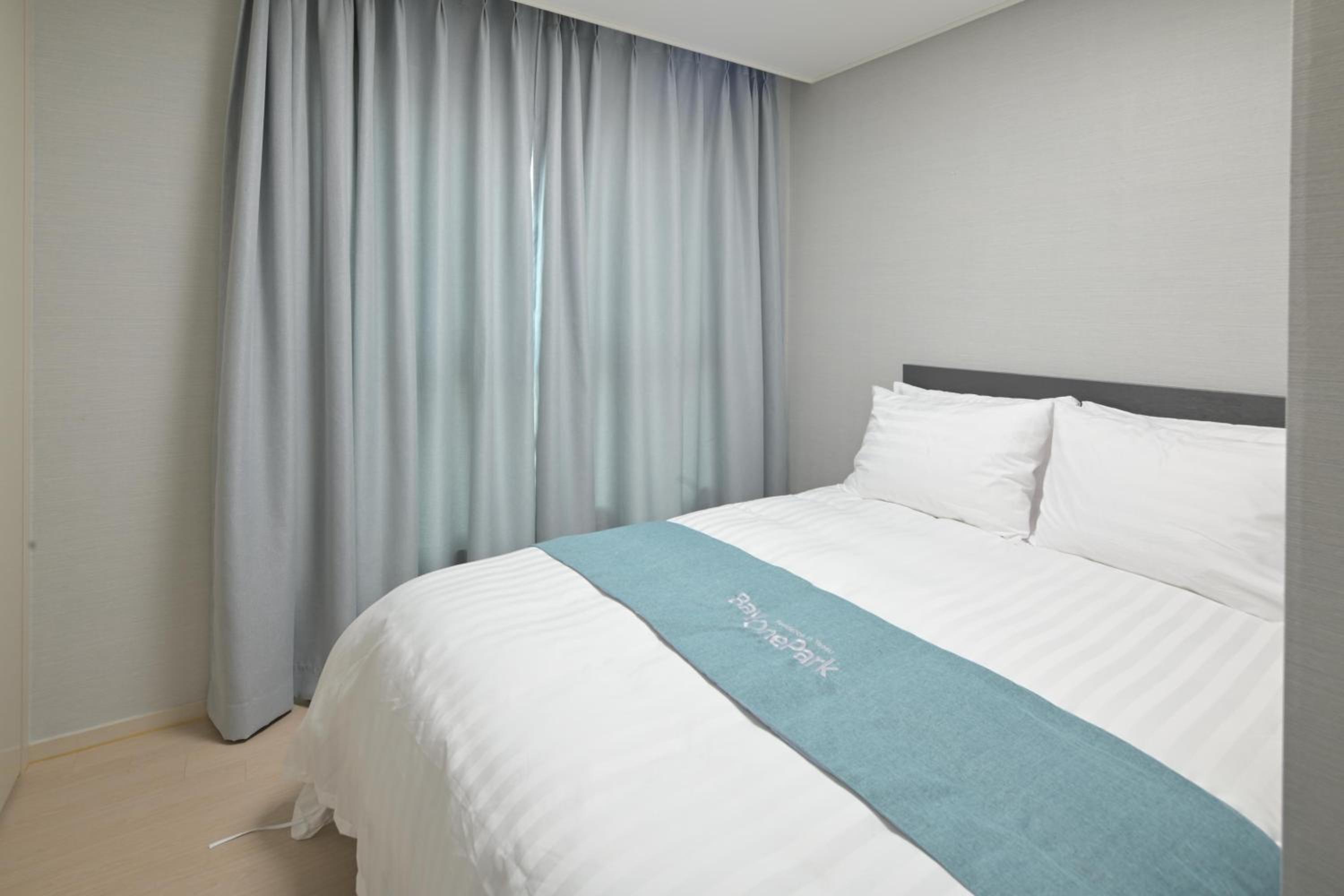 Suite - Photo 1