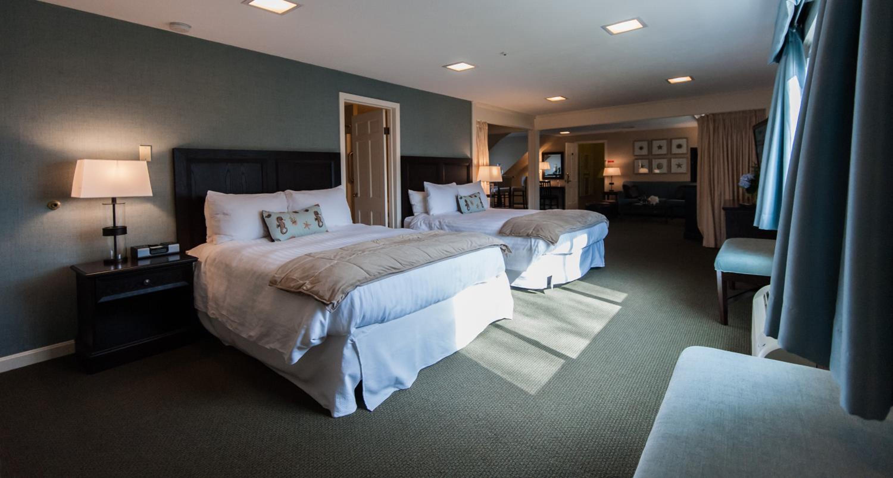 Deluxe Queen Room with Two Queen Beds - Non-Smoking photo 1