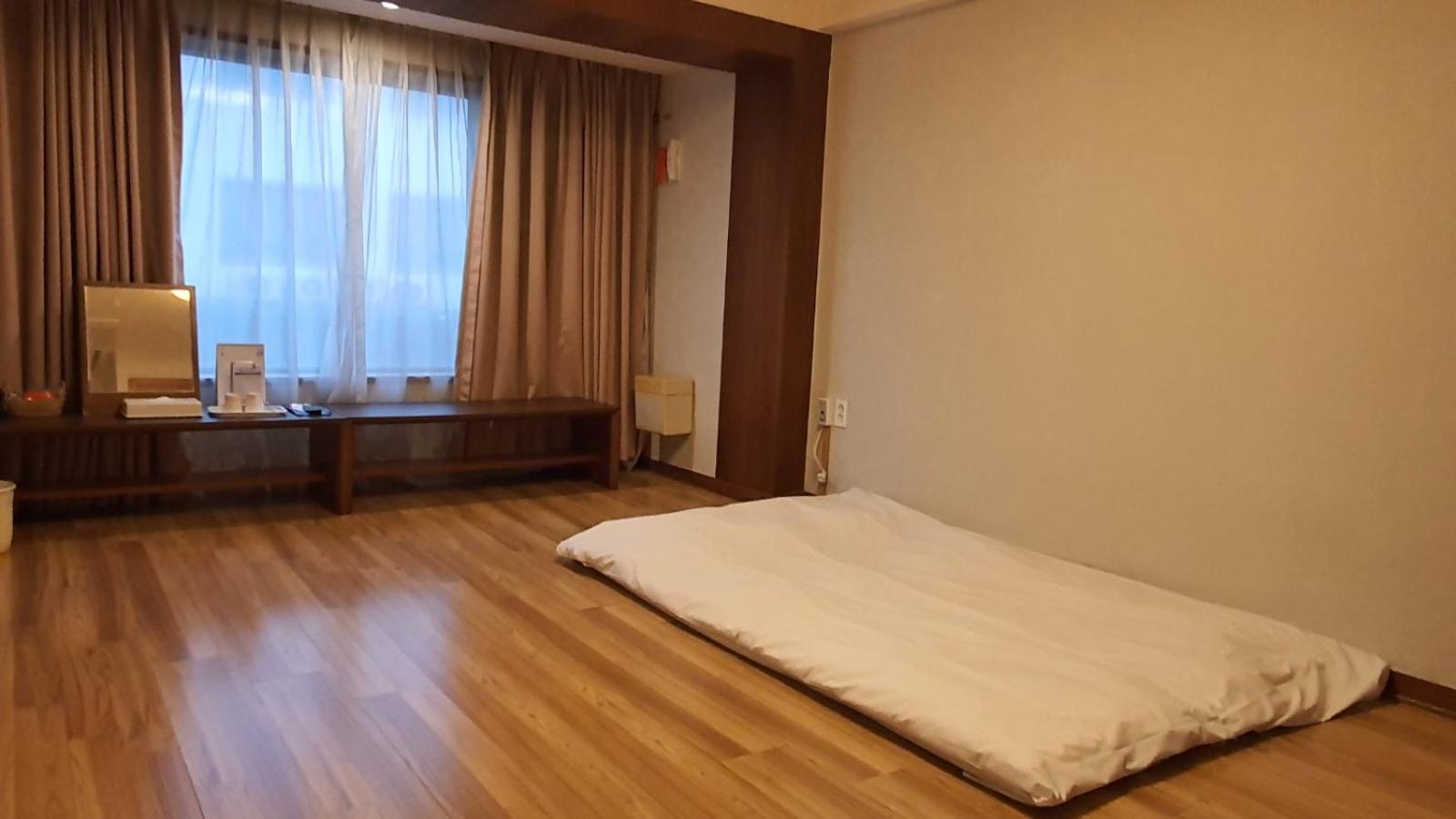 Korean-Style Standard Room photo 3