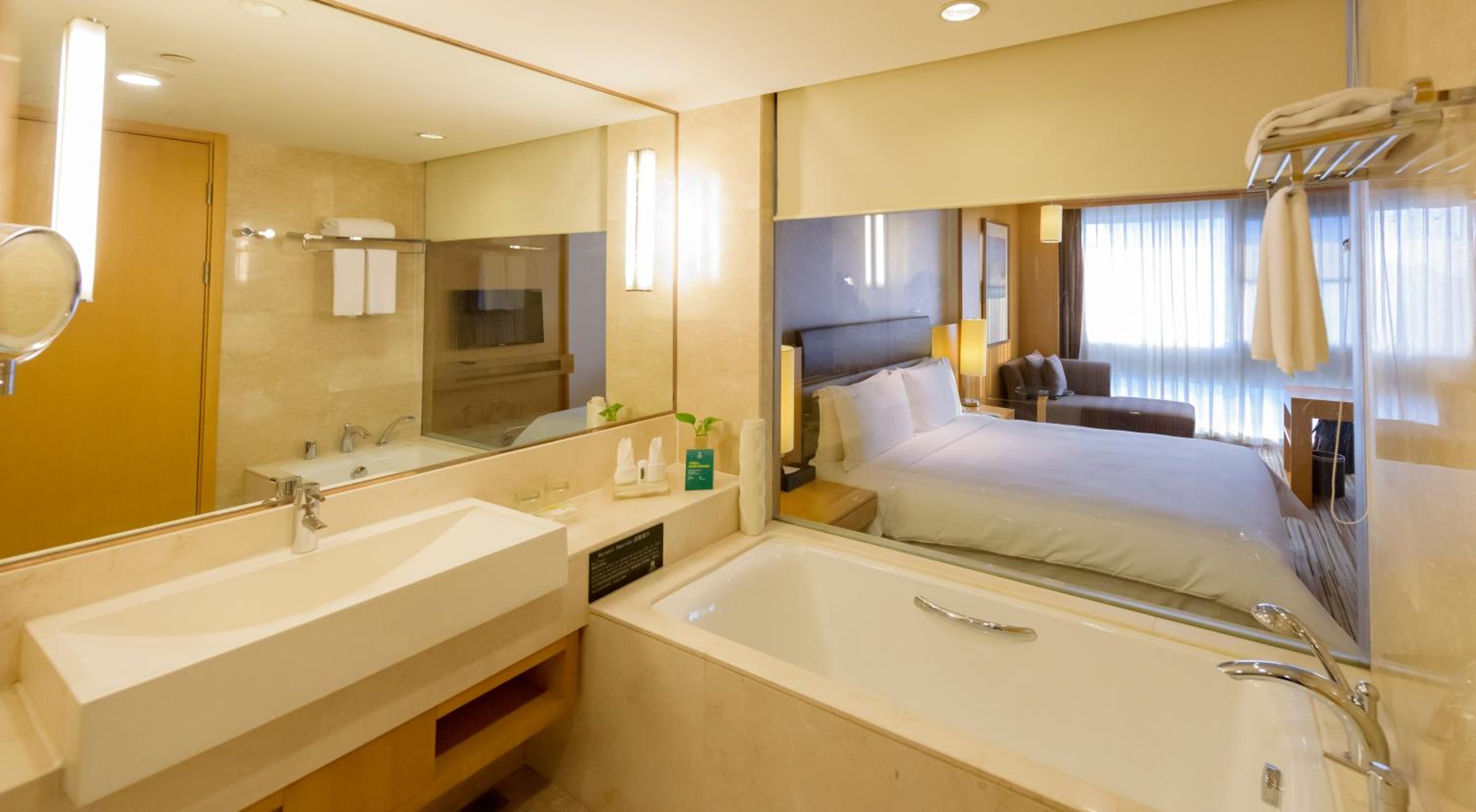 Standard King Room - Accessible
