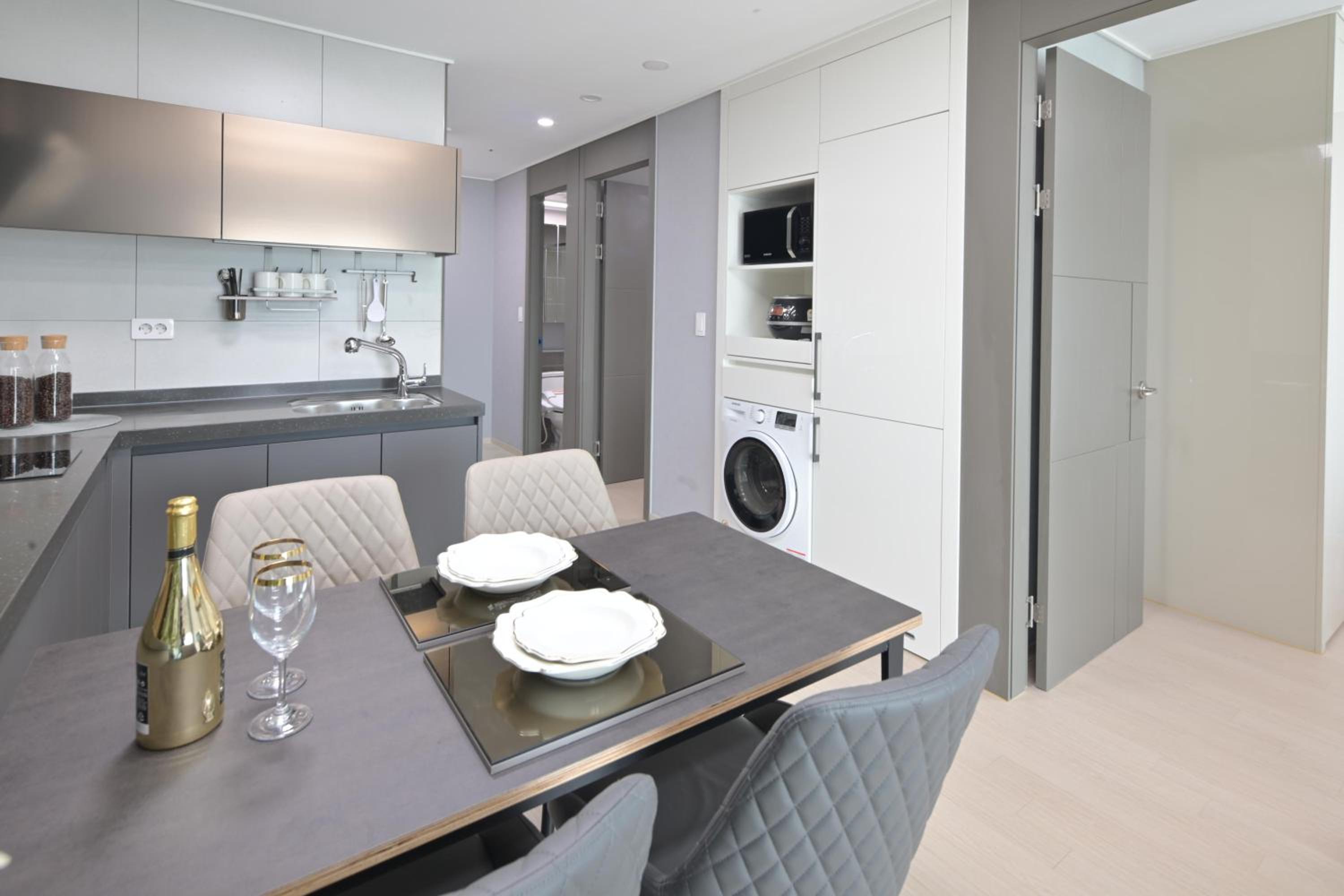 Suite - Photo 3