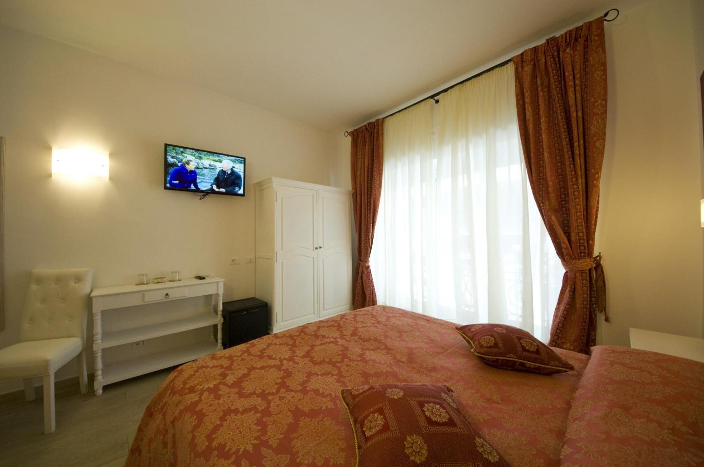 Economy Double Room photo 3