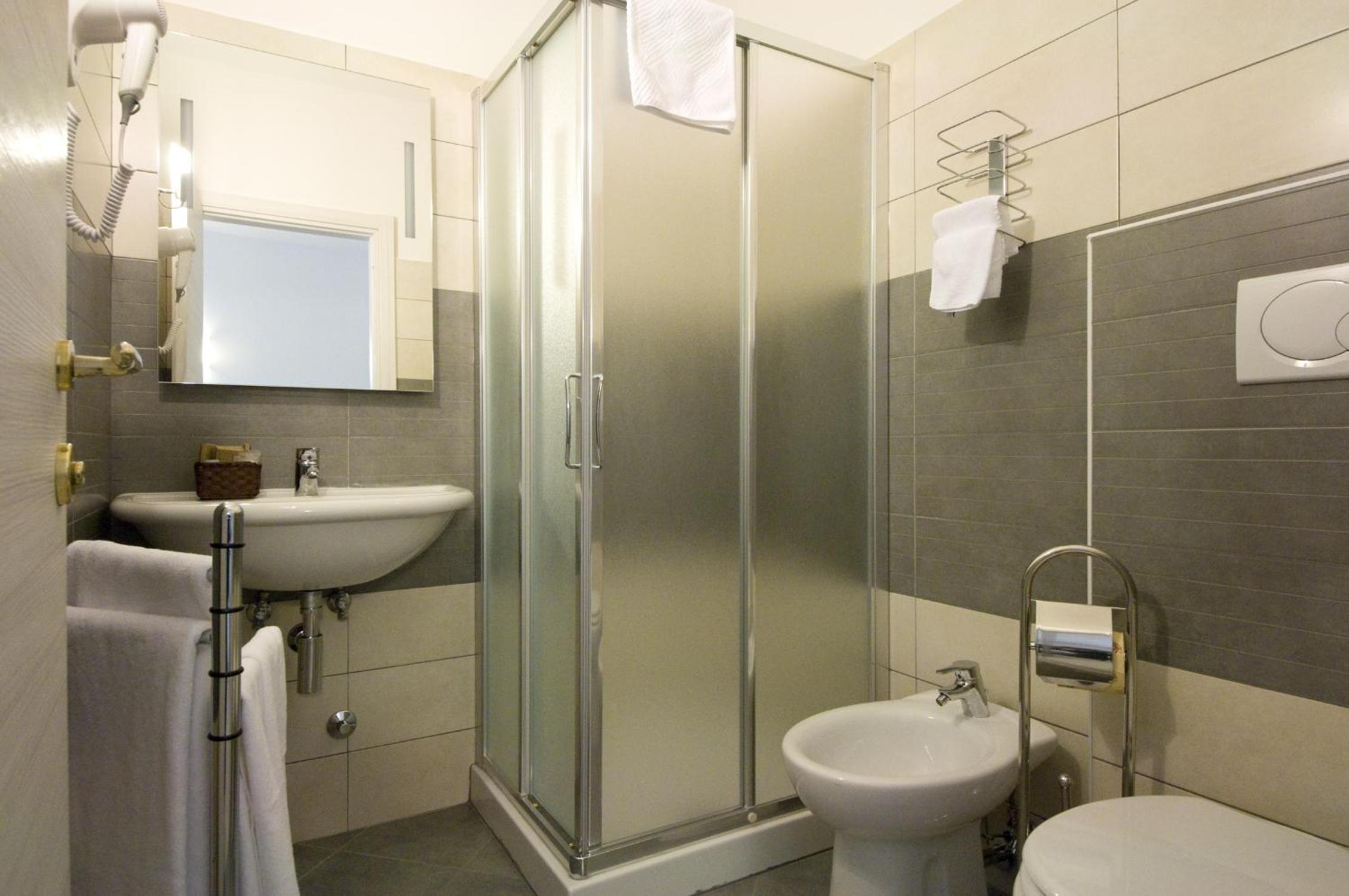 Double or Twin Room photo 2