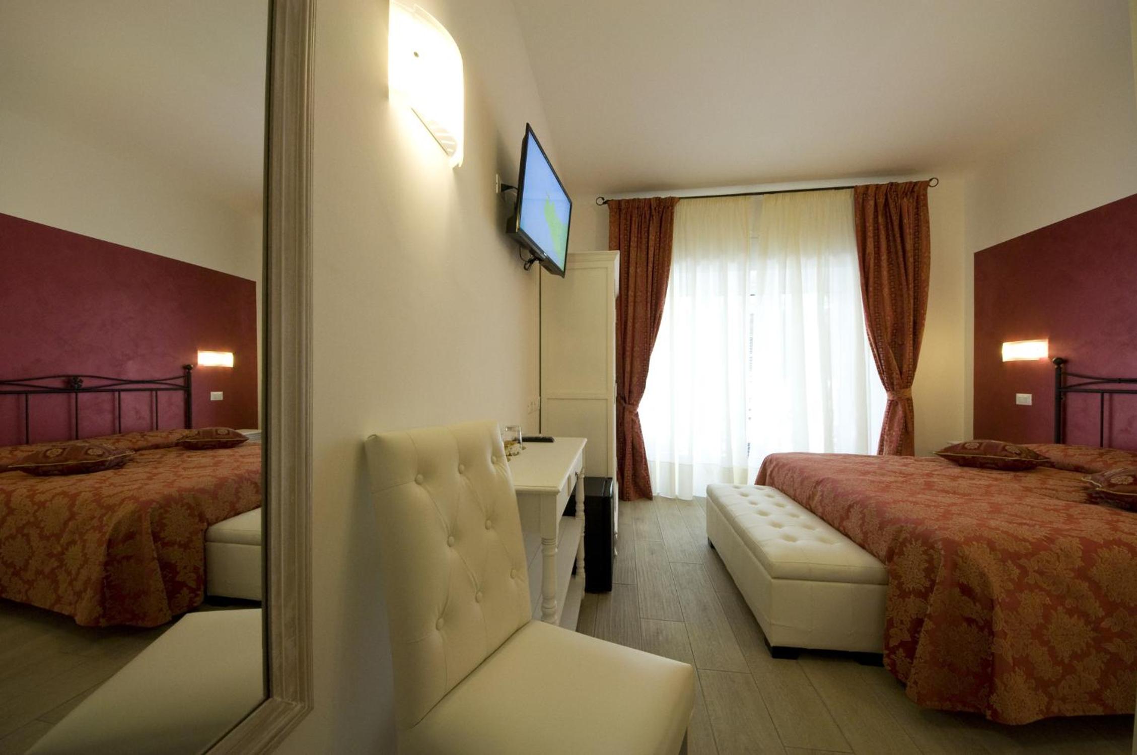 Double or Twin Room photo 3