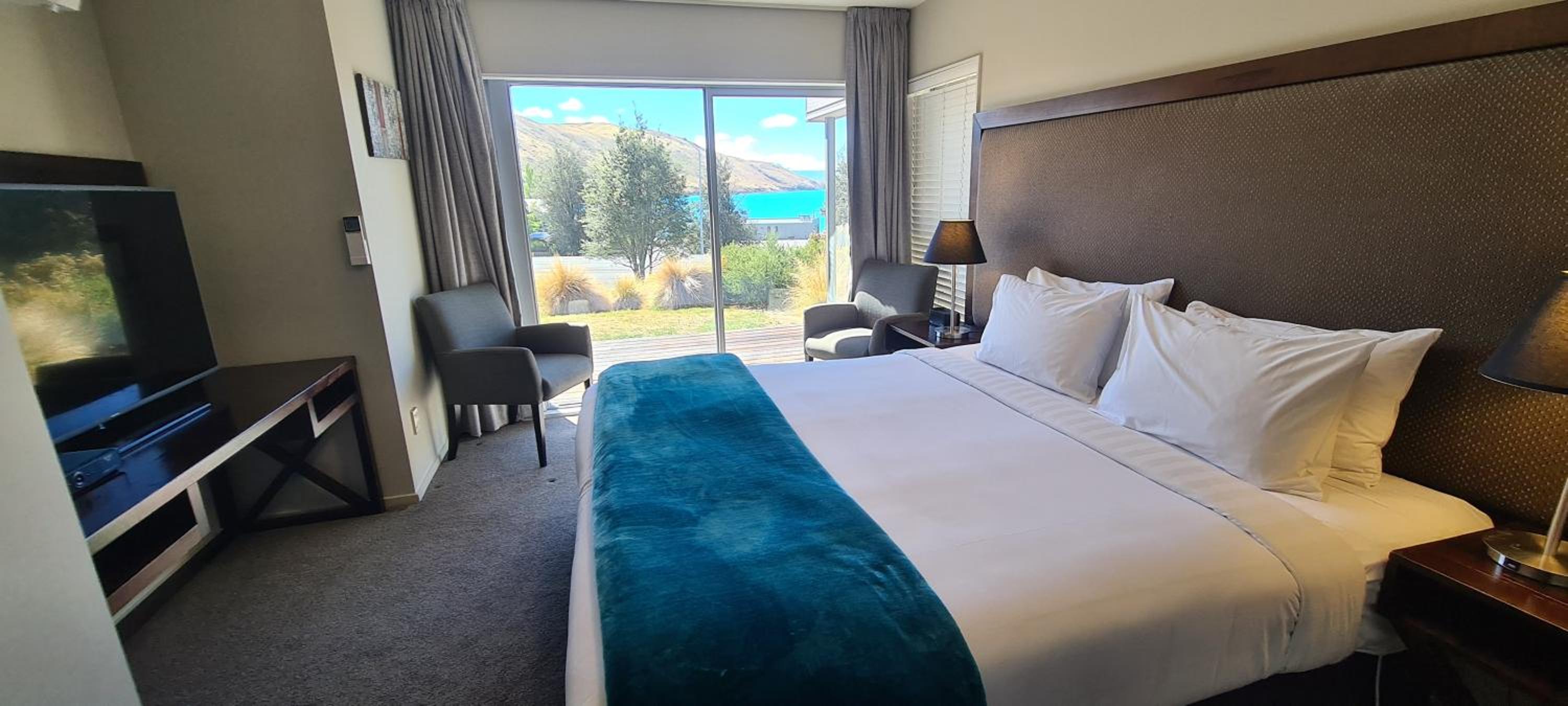 Deluxe Double Or Twin Room With Lake View