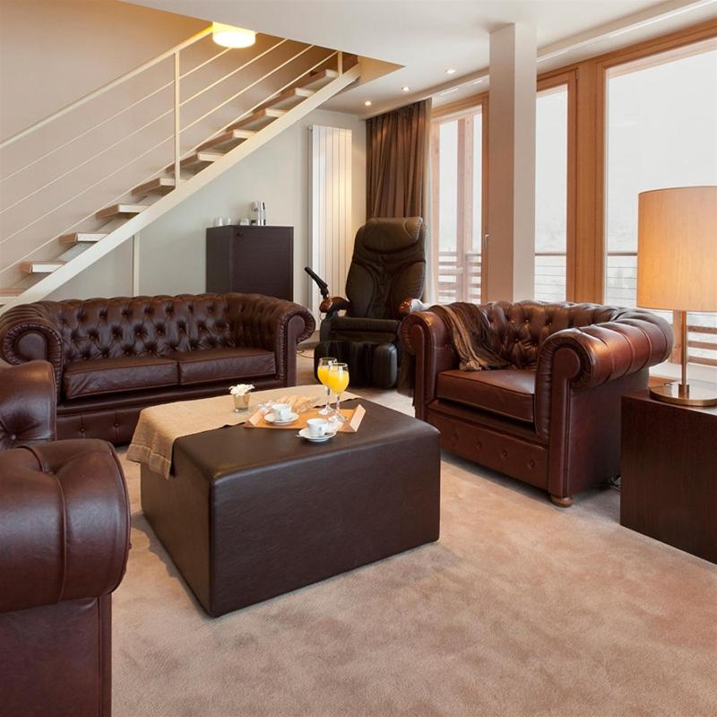 Deluxe Queen Suite photo 2