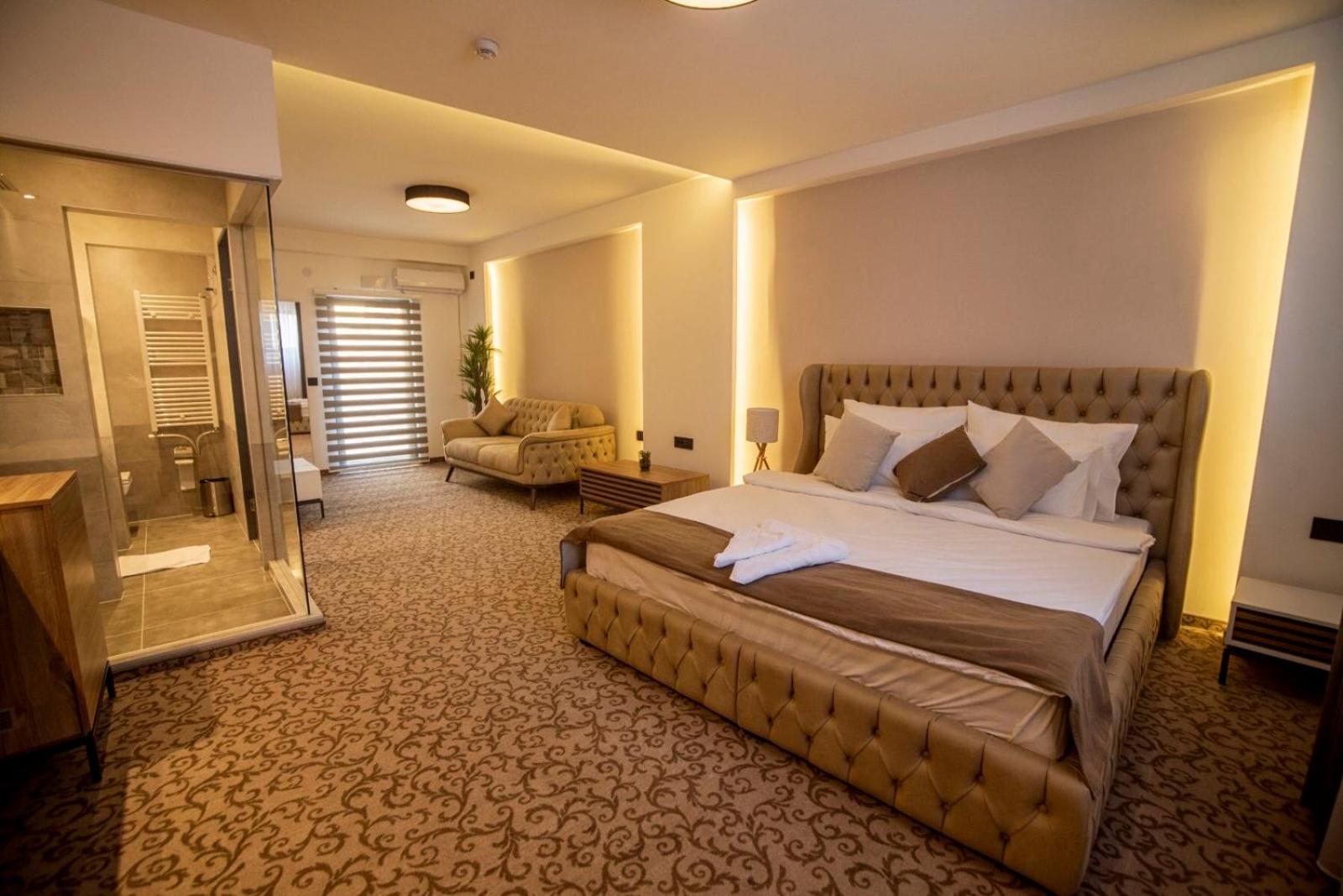 Deluxe Double or Twin Room - Photo 18