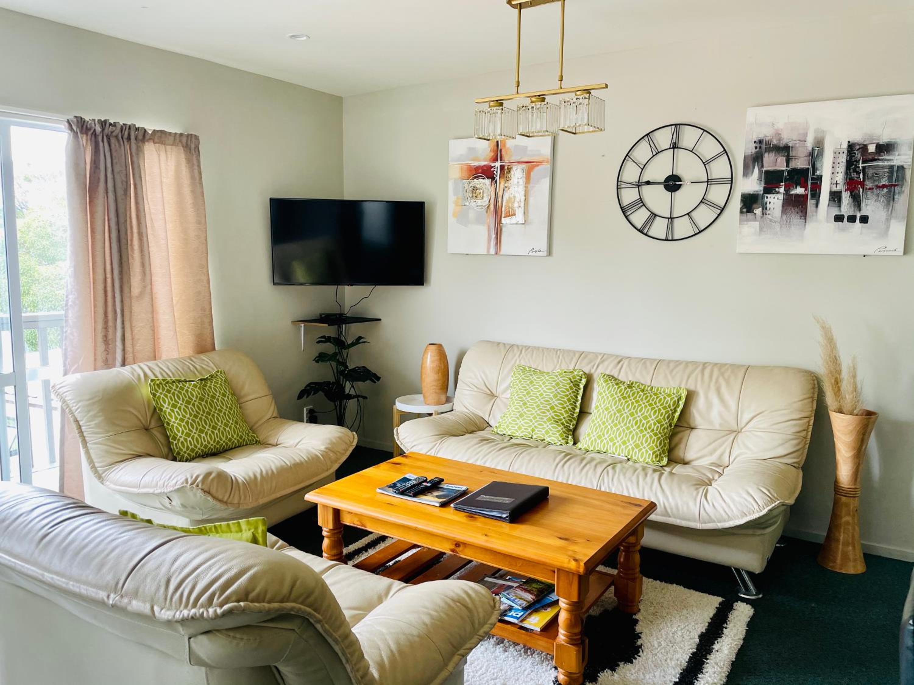 Three-Bedroom Suite - Photo 3