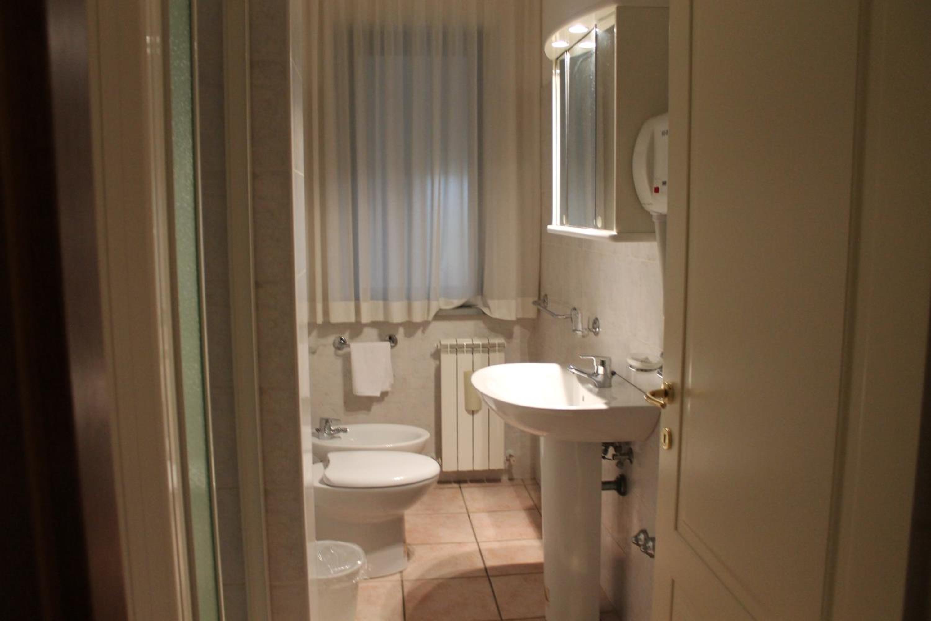 Two-Bedroom Apartment (5 Adults) - Photo 6