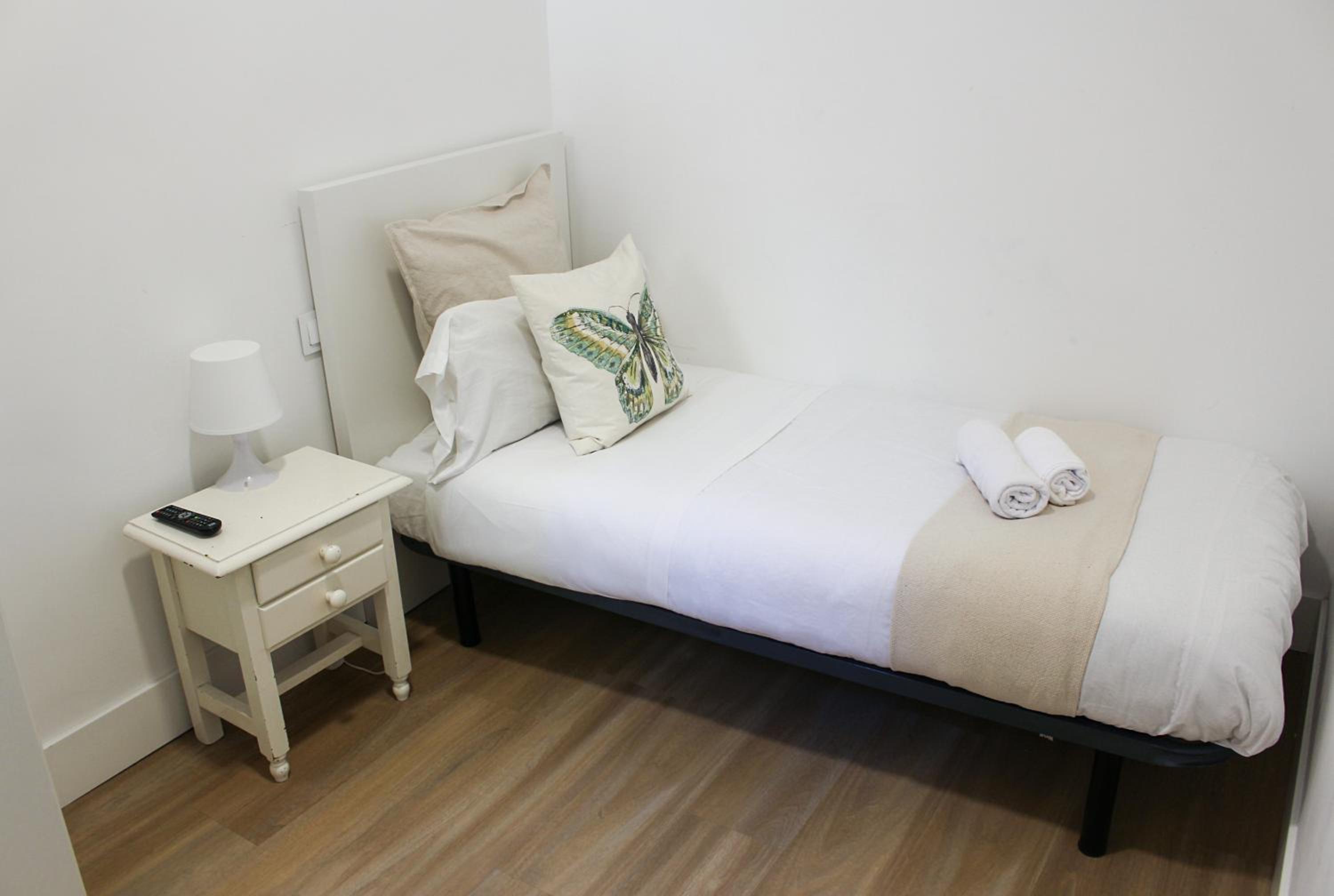Single Room with Shared Bathroom photo 3
