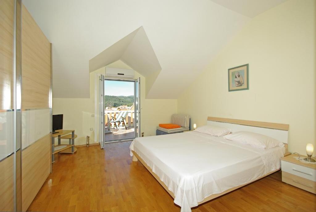 Standard Studio with Terrace and Sea View photo 1