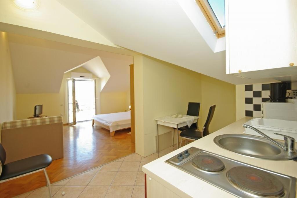 Economy Studio with Terrace and Sea View photo 2