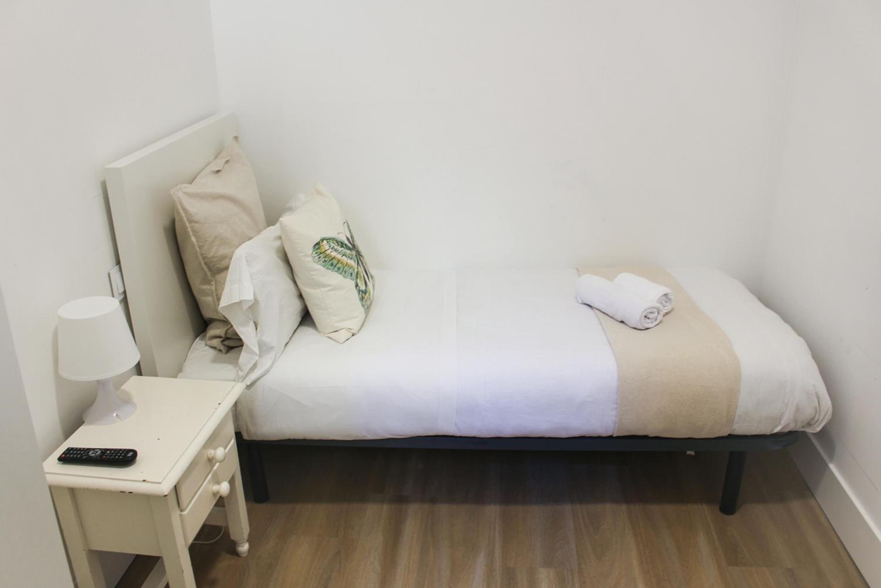 Single Room with Shared Bathroom photo 2