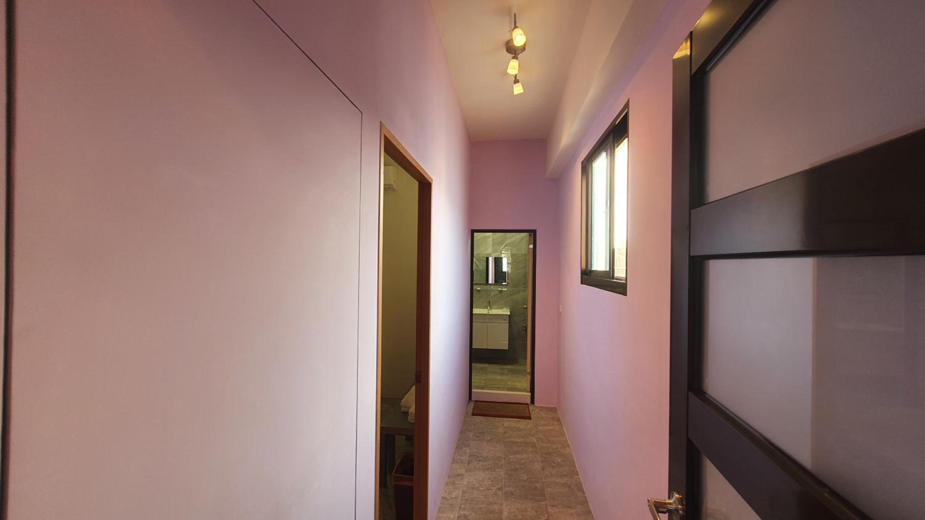 Family Room with Private Bathroom photo 3