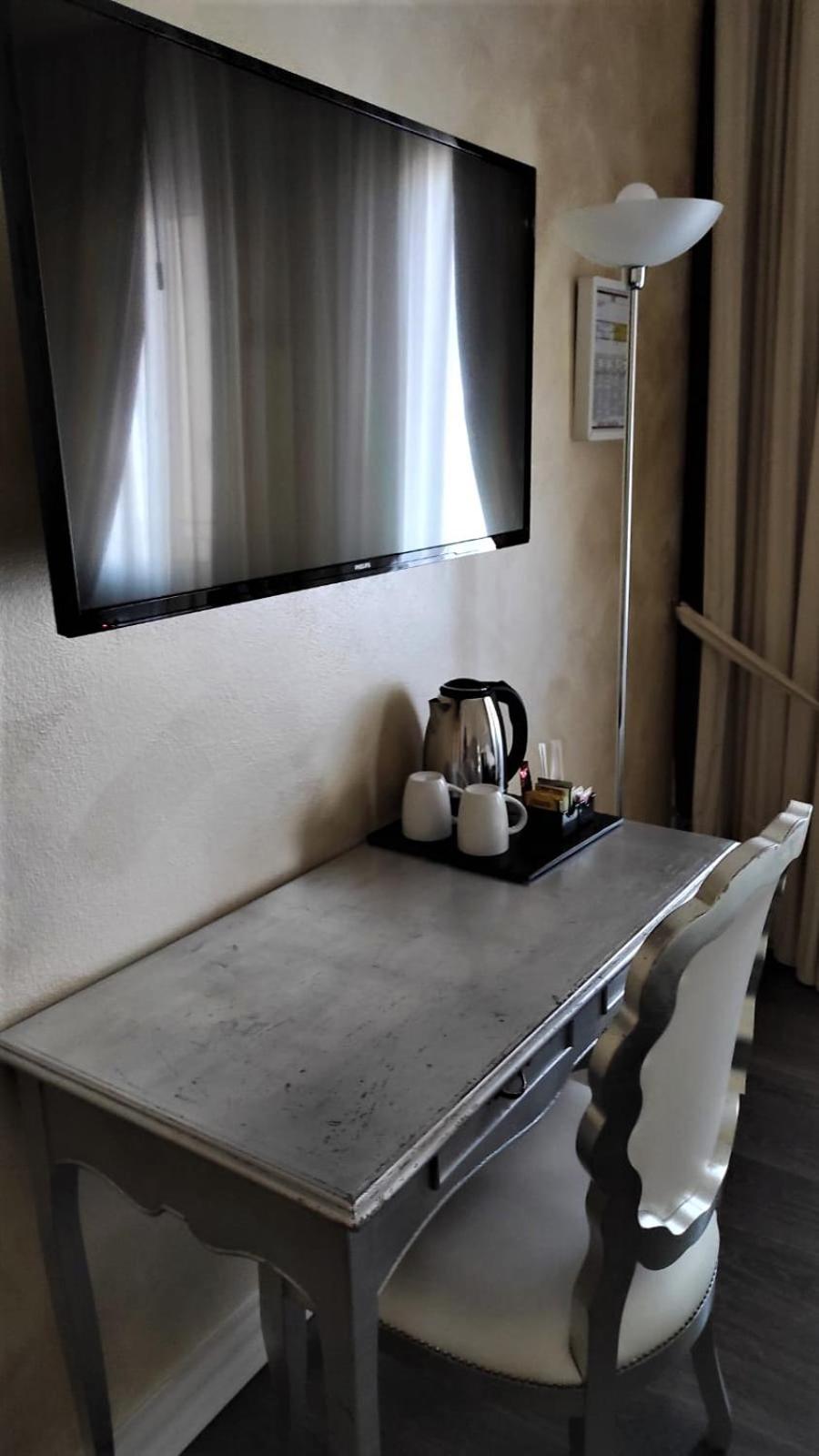 Junior Suite with Jacuzzi - Photo 4