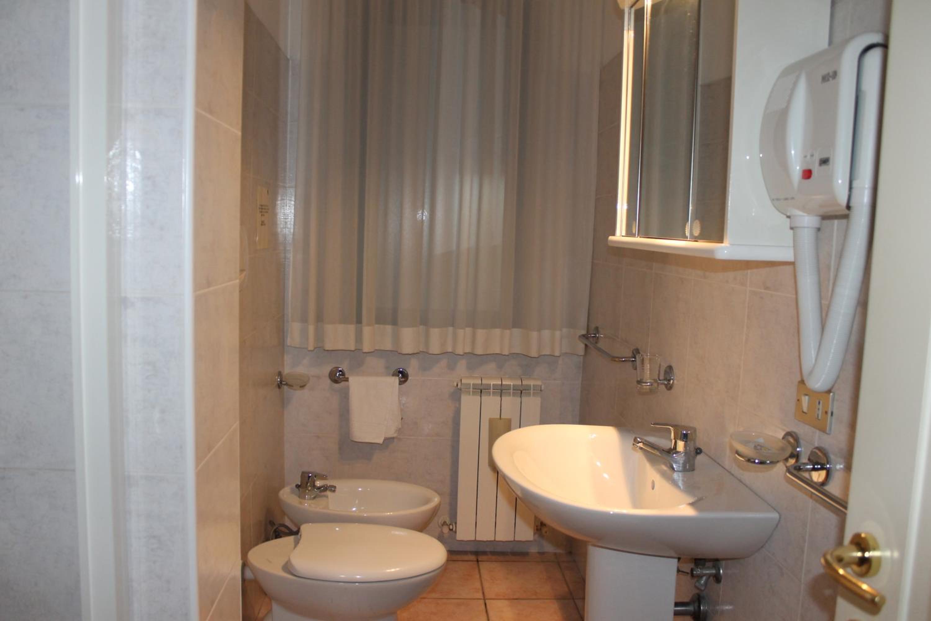 One-Bedroom Apartment (4 Adults) - Photo 8