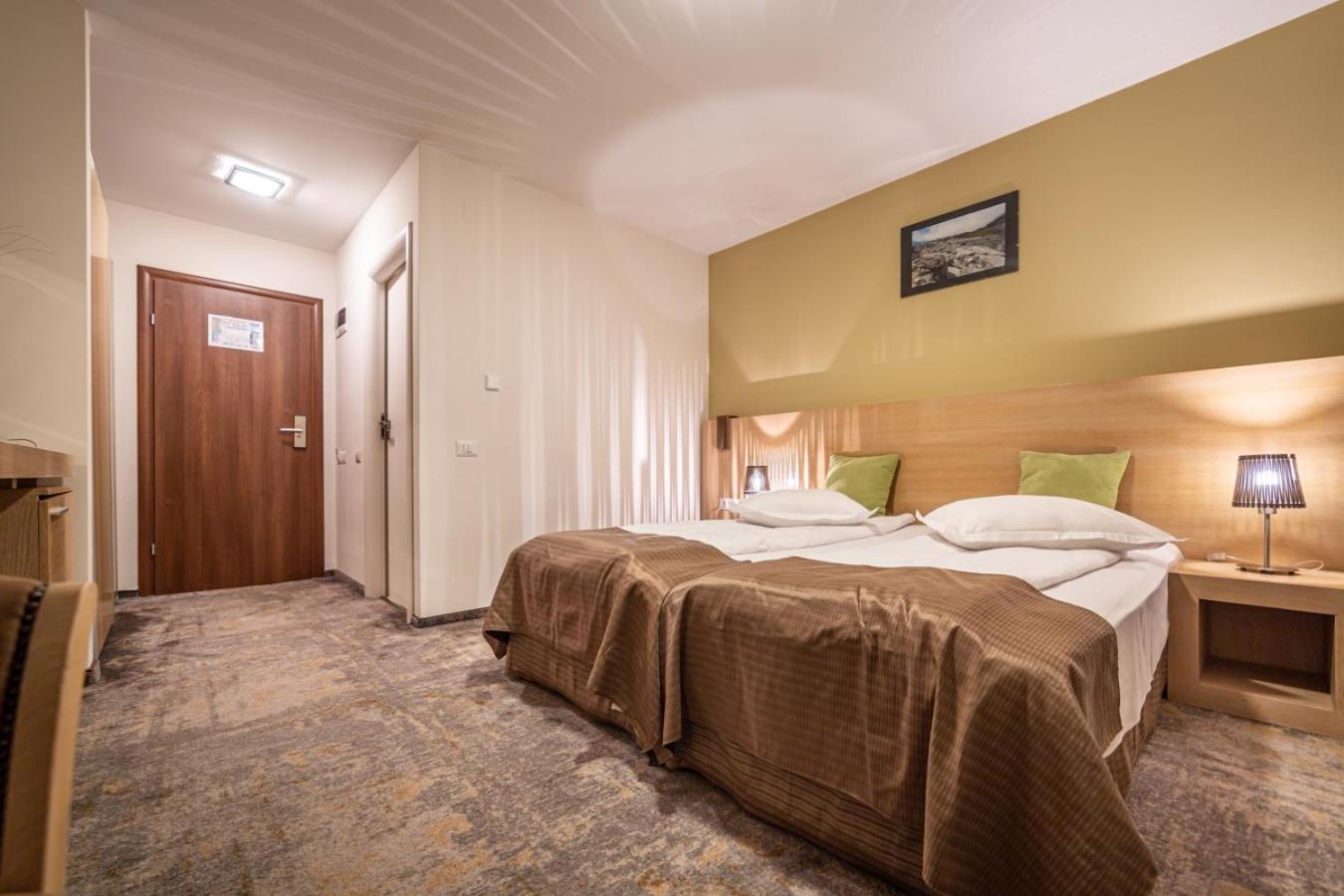 Twin Room 4**** - Photo 11