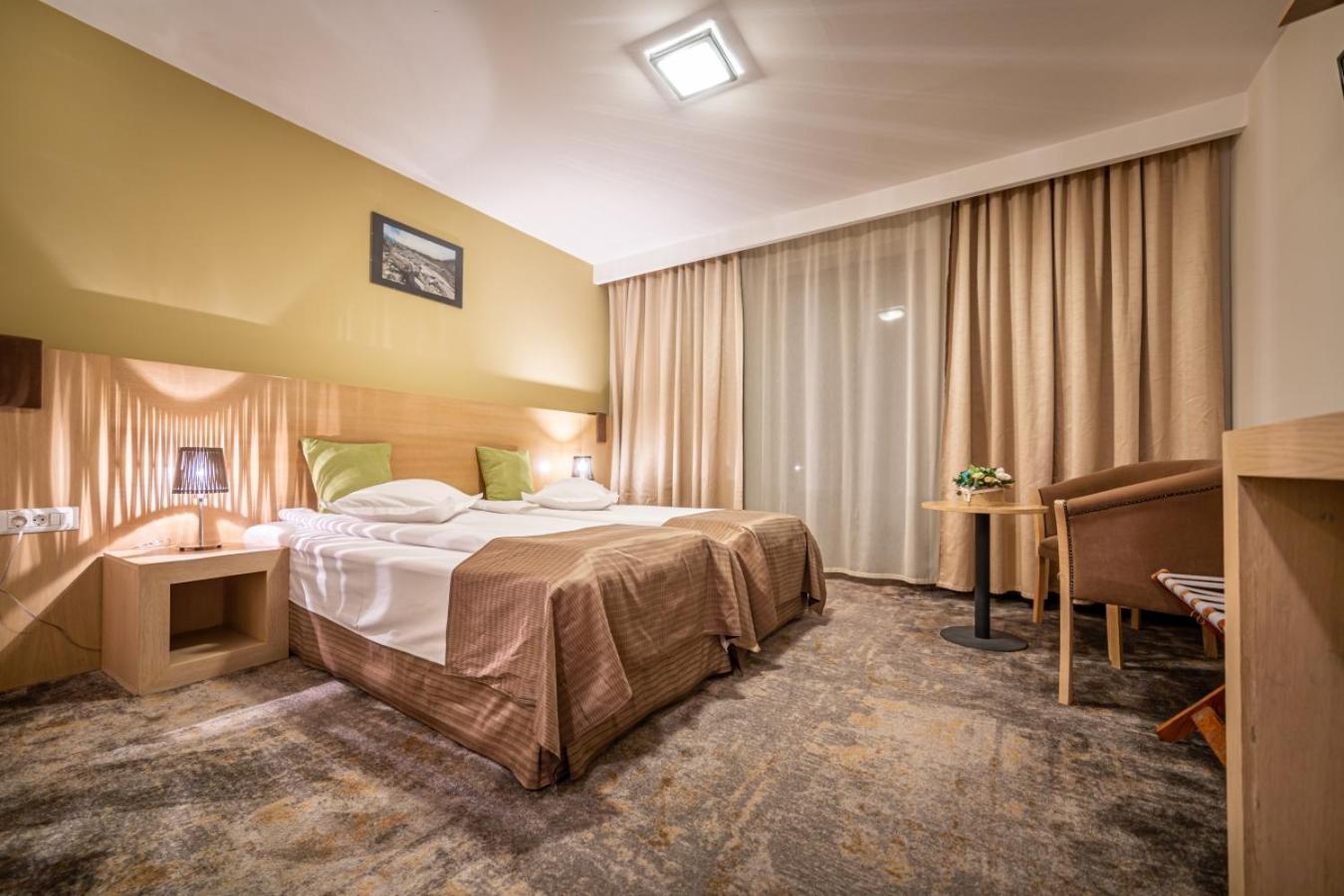 Twin Room 4**** - Photo 13