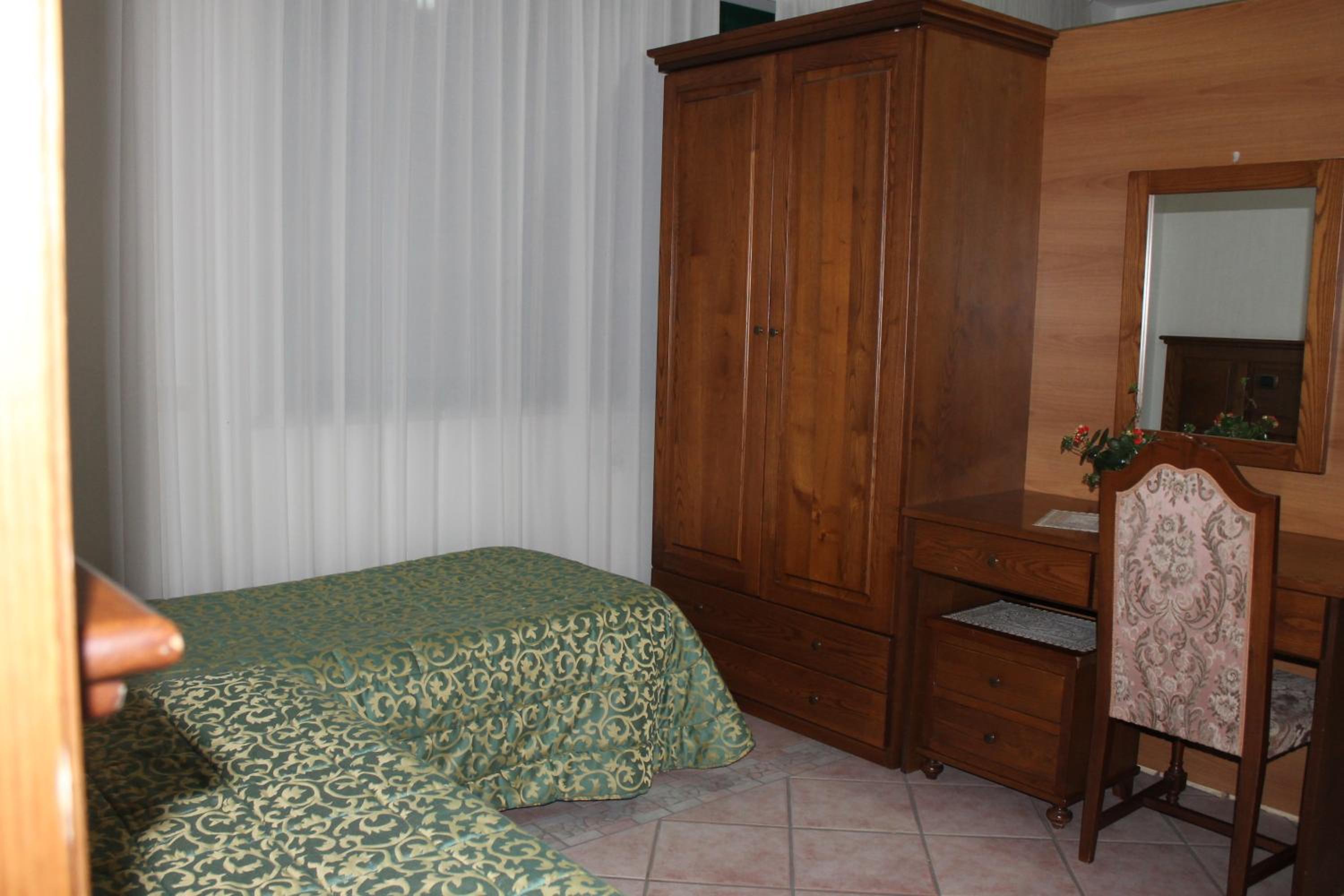 One-Bedroom Apartment (4 Adults) - Photo 2
