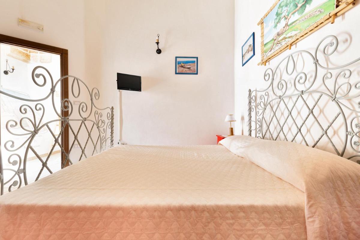 Five-Bedroom House photo 1