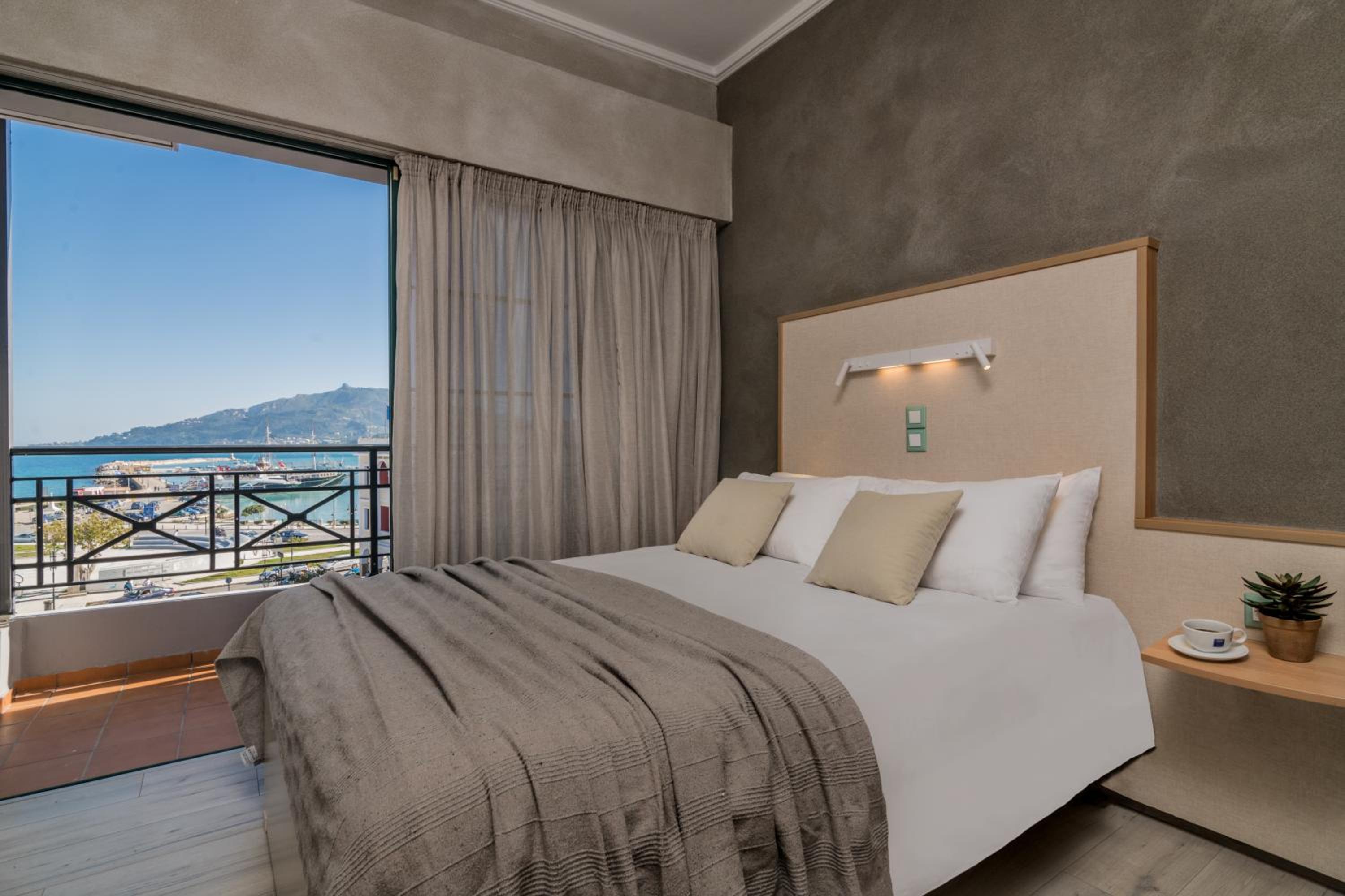 Double or Twin Room with Sea View photo 2