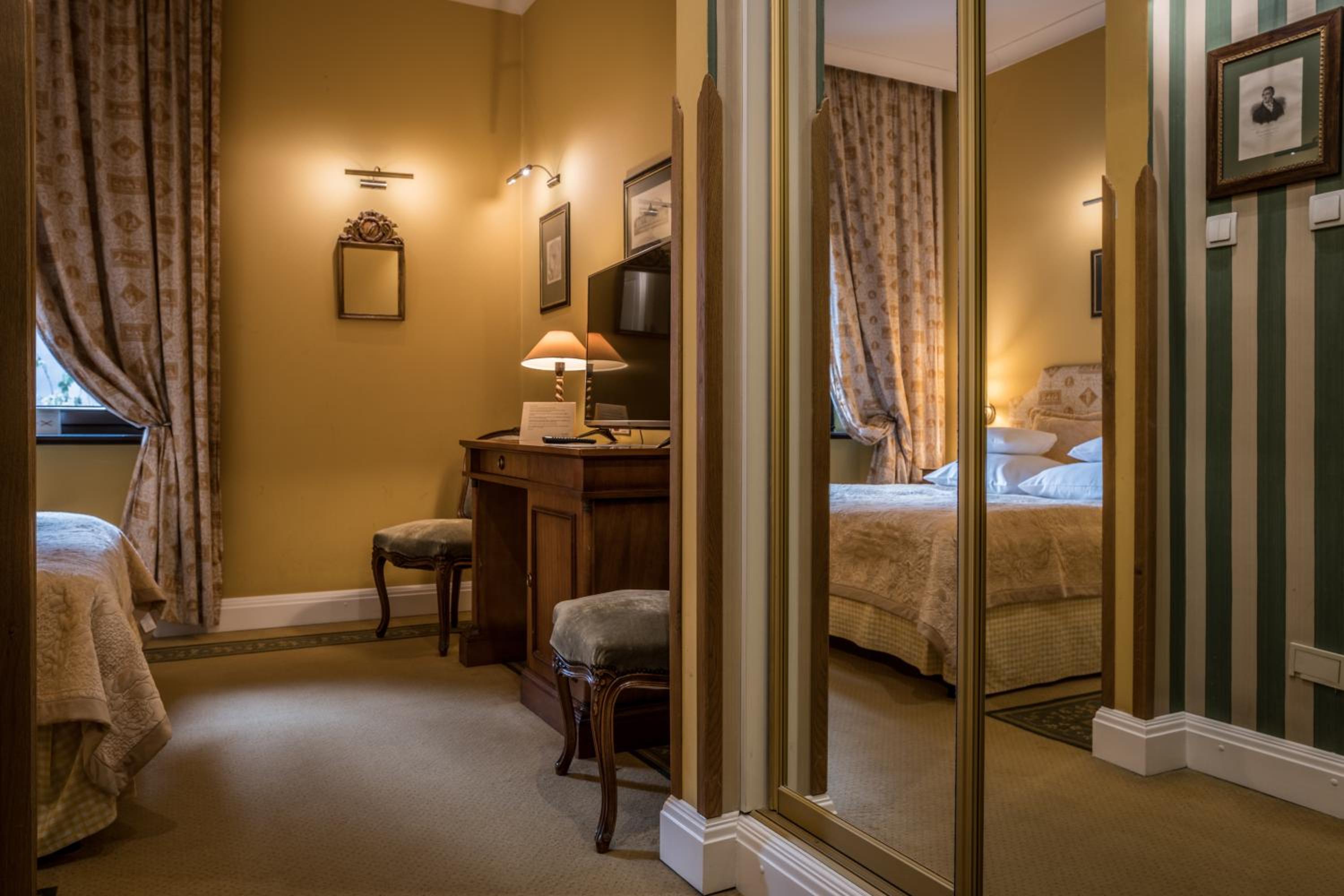 Standard Double Room - Photo 8