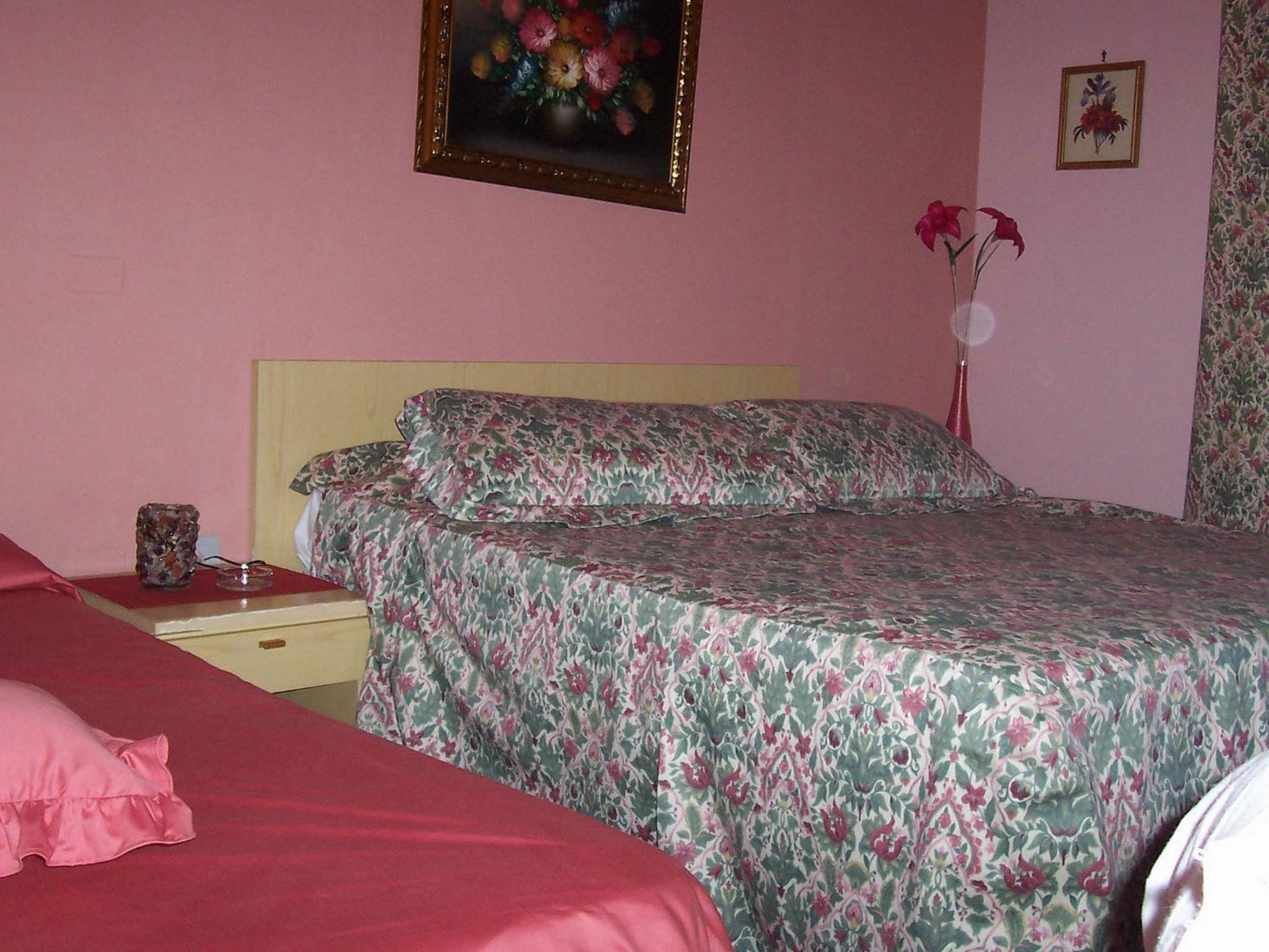 Two Connecting Rooms (6 Adults)