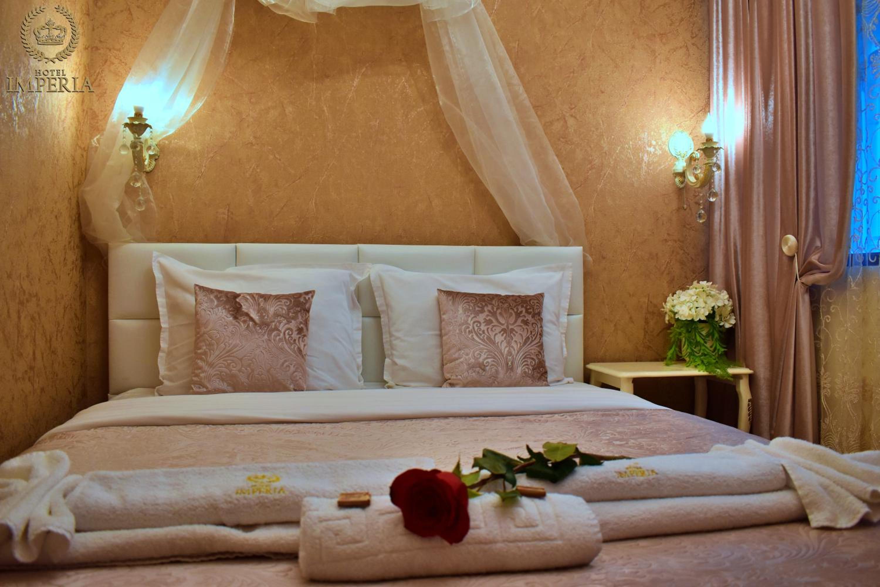 Deluxe Double Room with Balcony - Photo 9