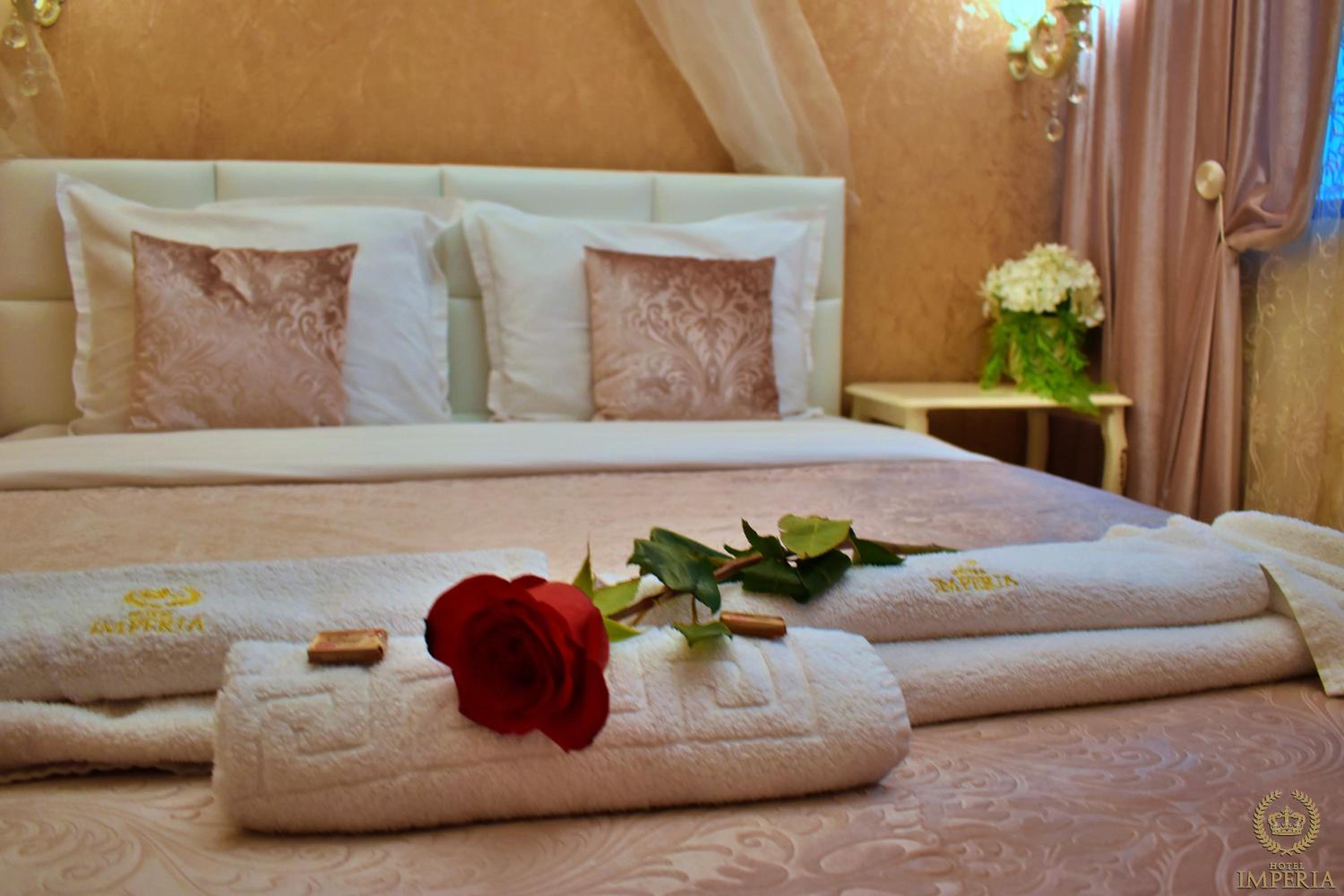 Deluxe Double Room with Balcony - Photo 8