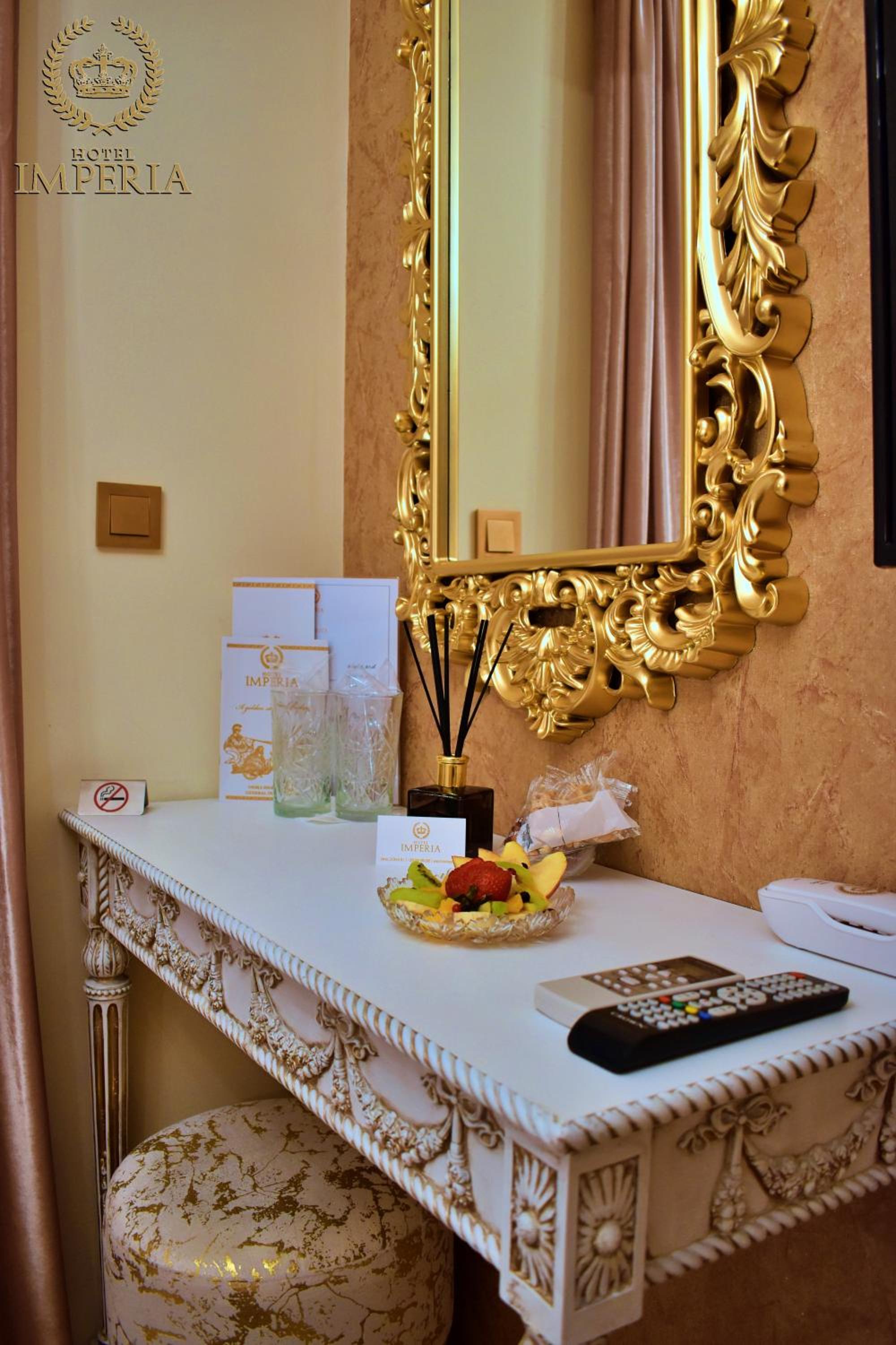 Deluxe Double Room with Balcony - Photo 6