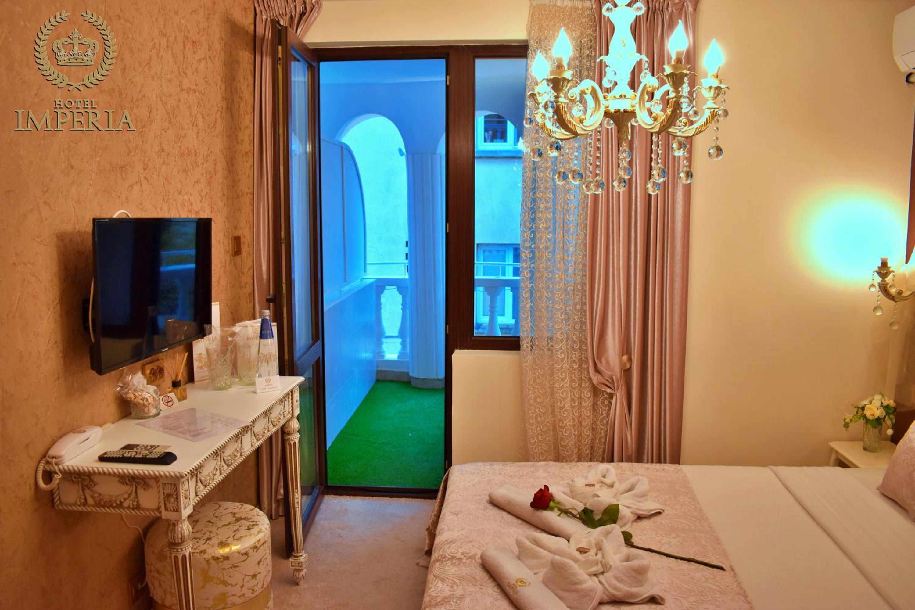 Deluxe Double Room with Balcony photo 2