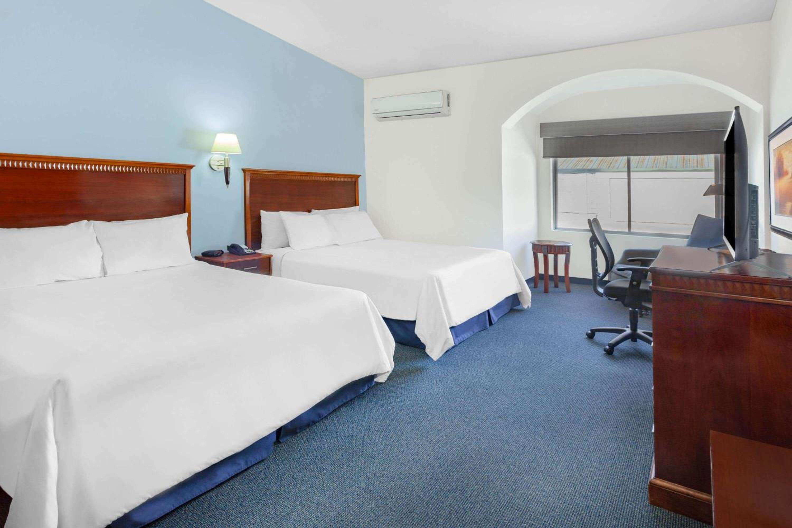 Business King Room - Non-Smoking photo 2