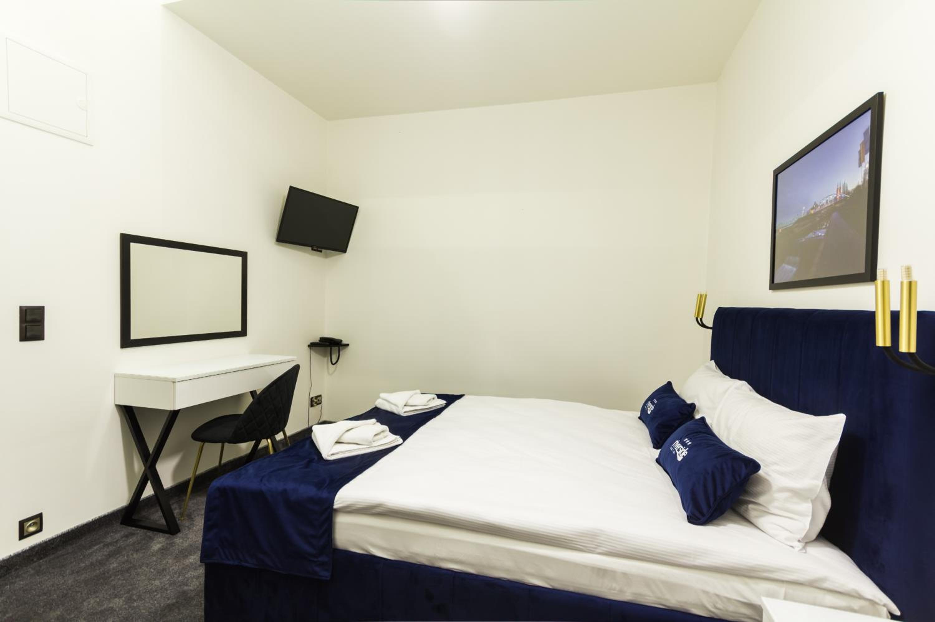 Deluxe Double or Twin Room - Photo 1