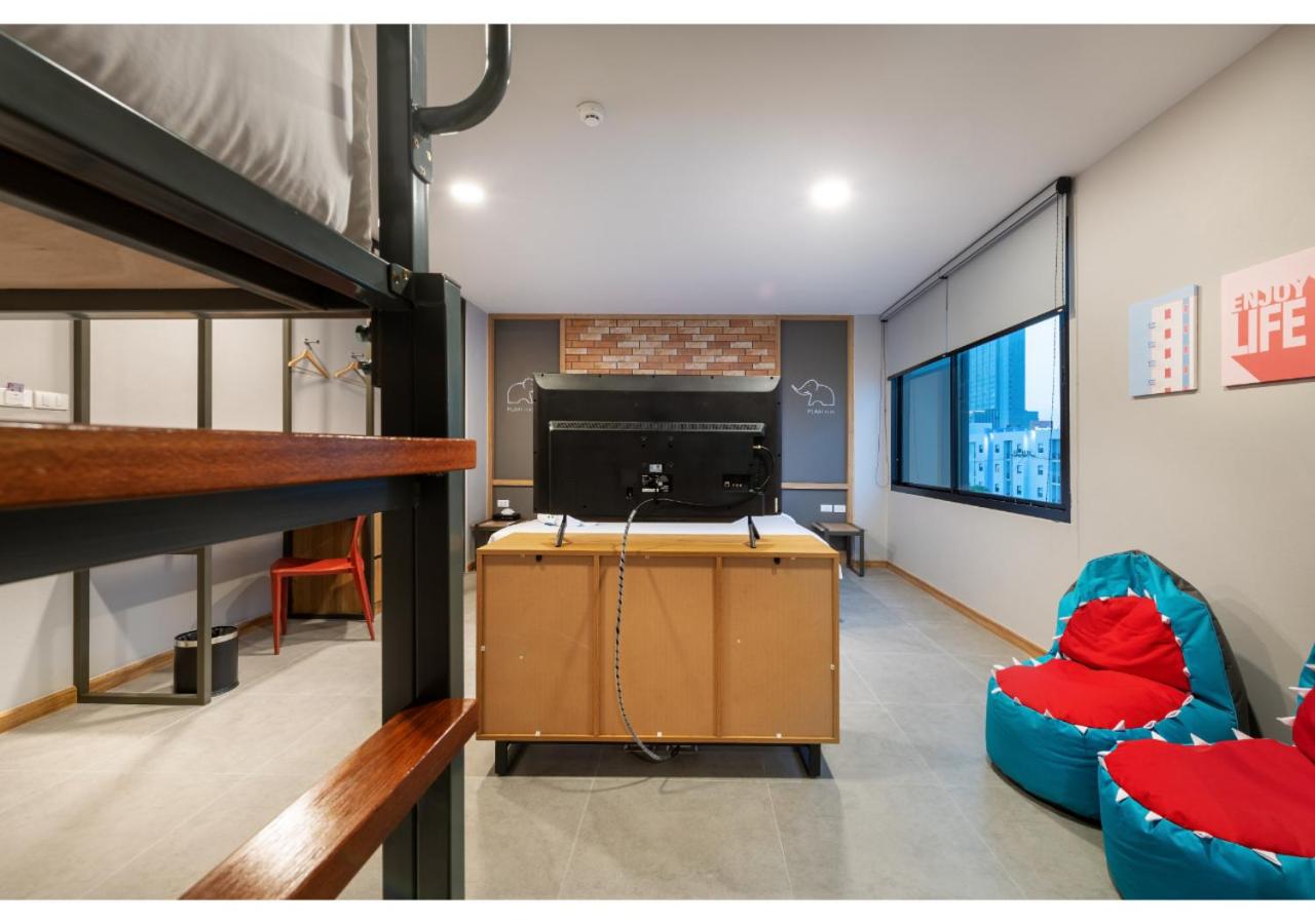 Family Room - Photo 4