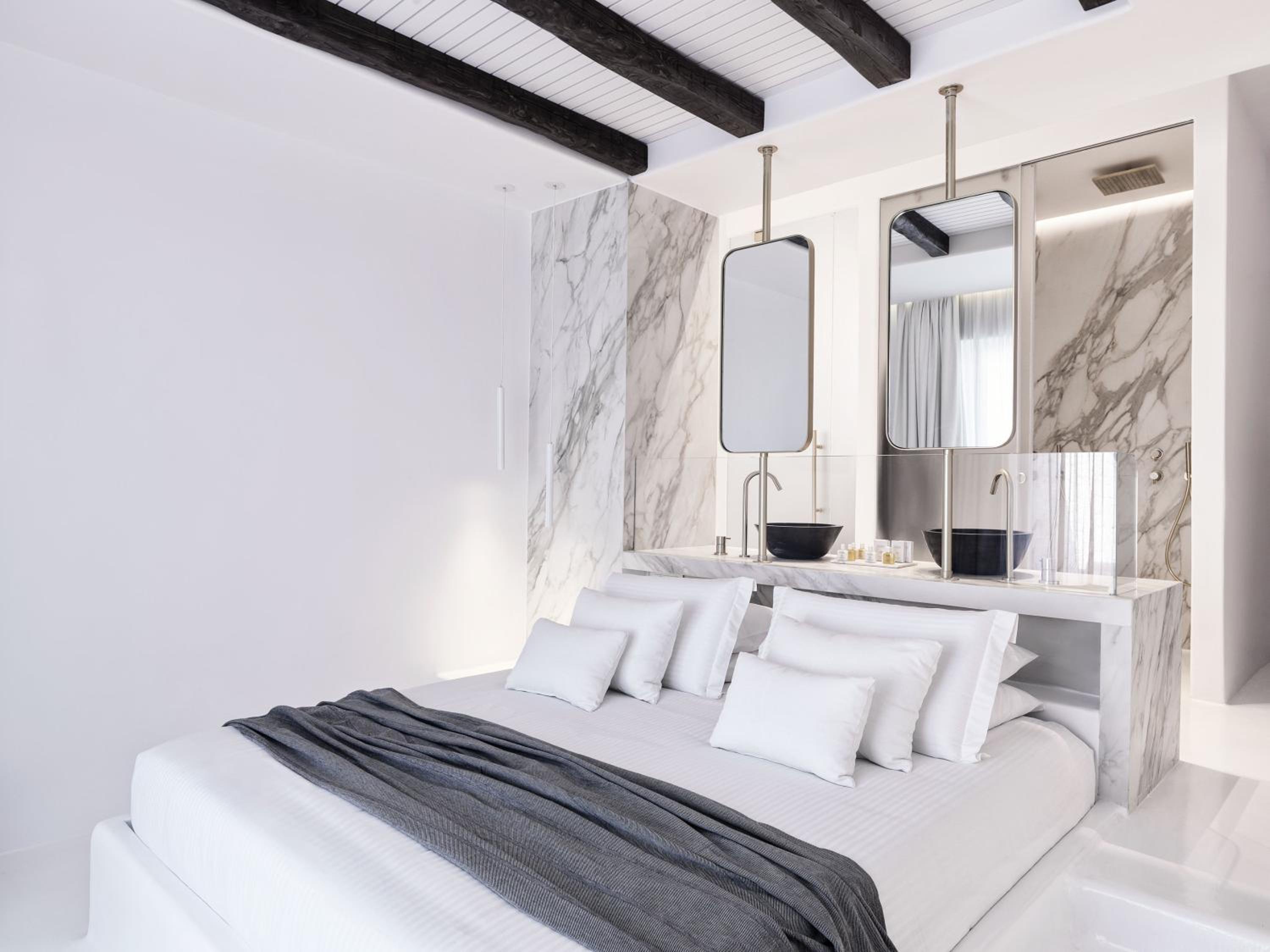 Executive Suite with Private Heated Pool Sea View - Photo 8