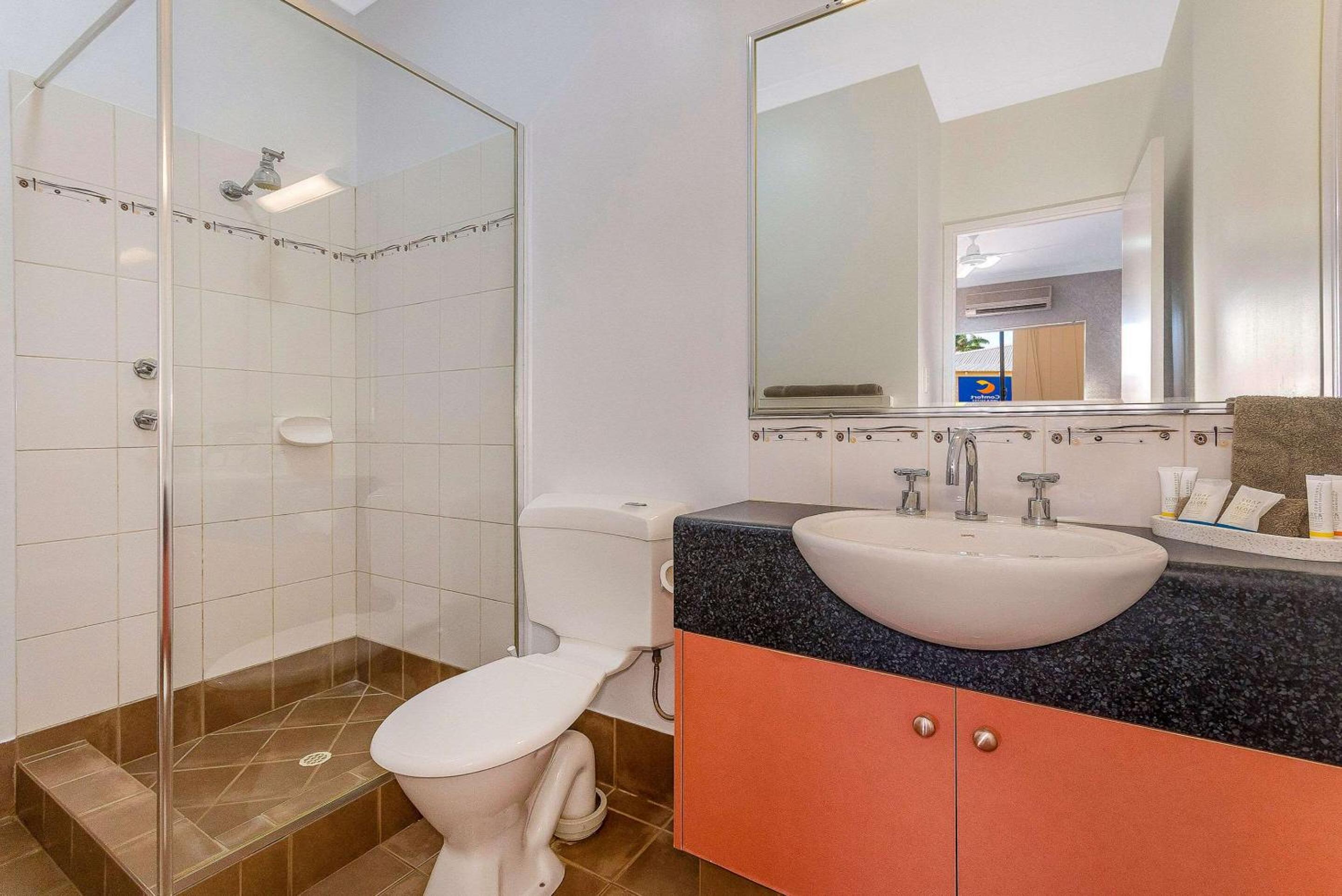 Executive Suite - Photo 9