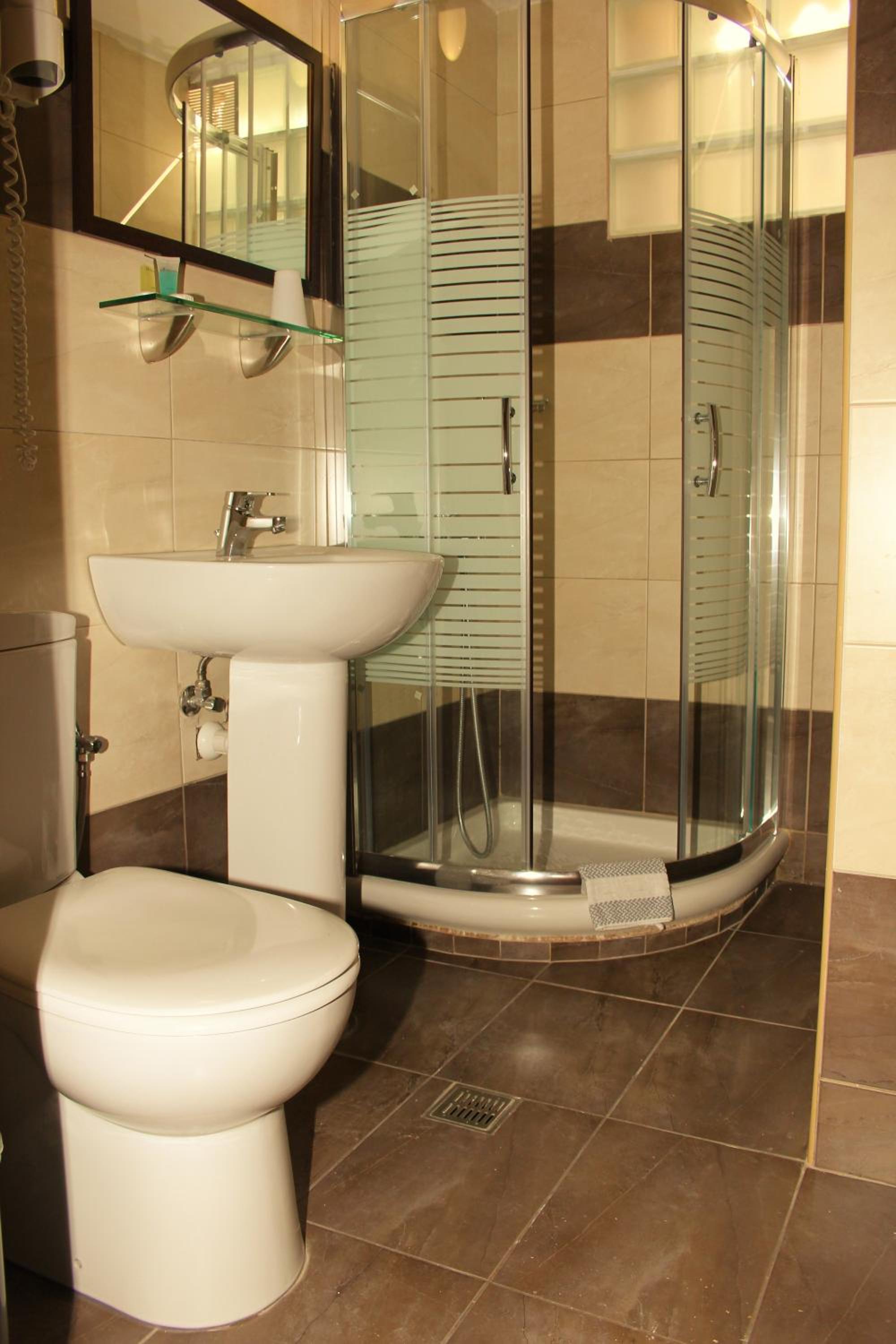 Standard Double or Twin Room - Photo 4