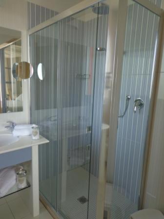Quadruple Room with Balcony - Photo 6
