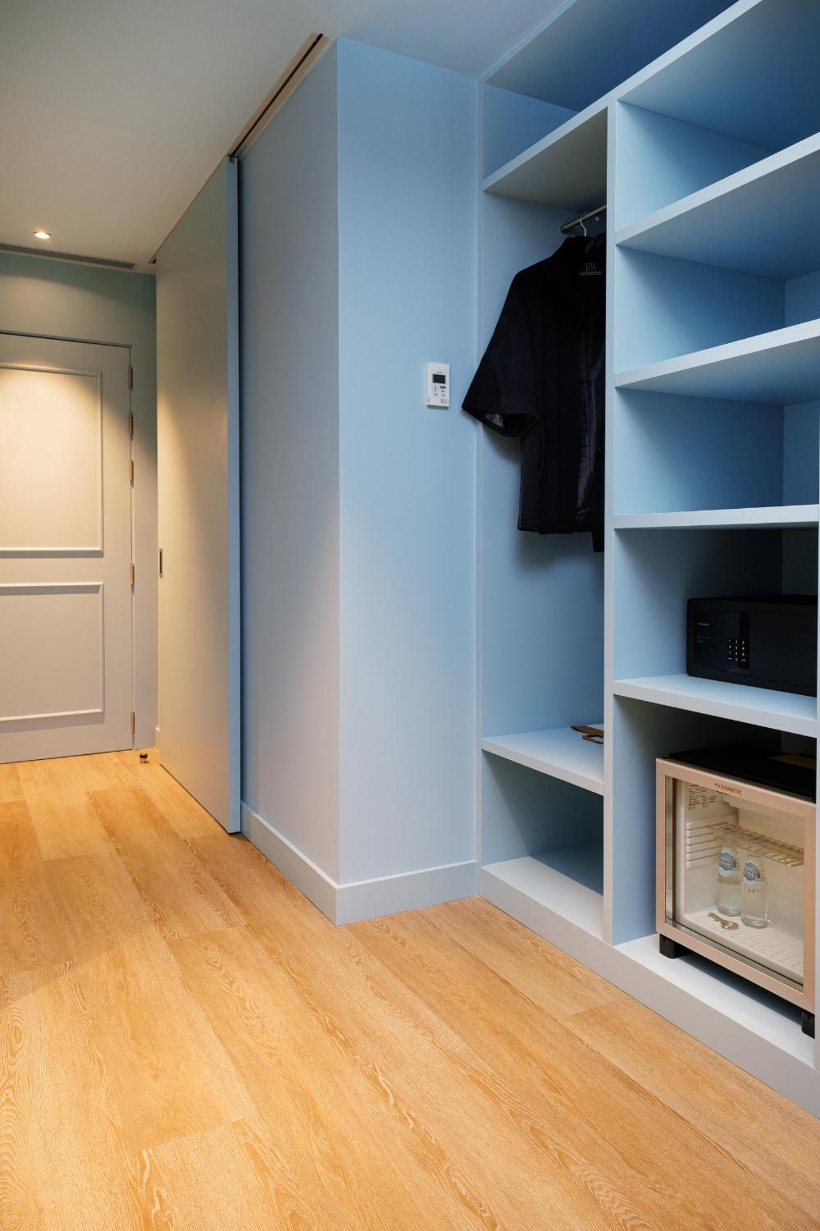 Classic Connecting Room with Double and Twin Beds - Photo 6