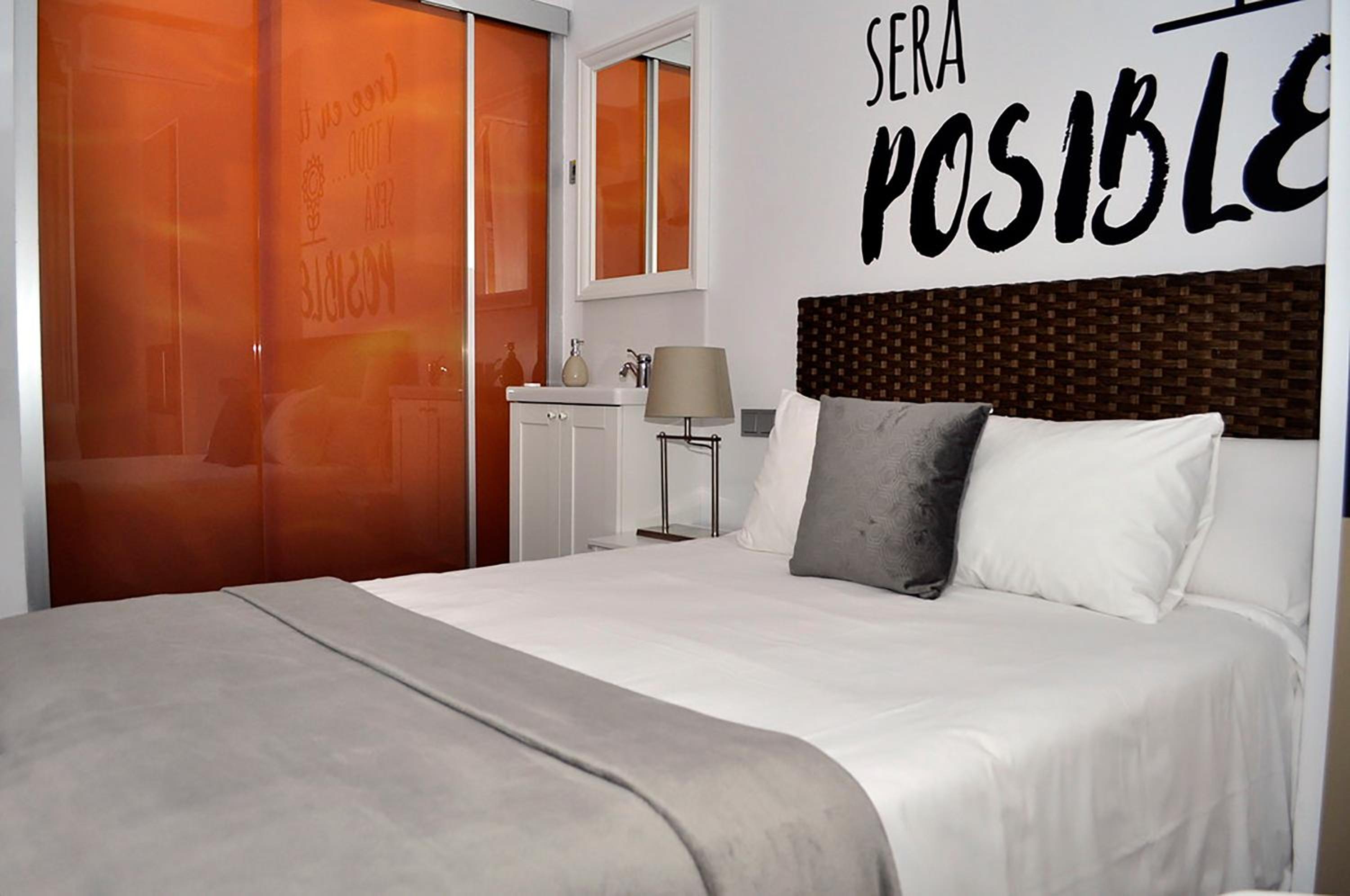 Double Room with Balcony - Photo 2