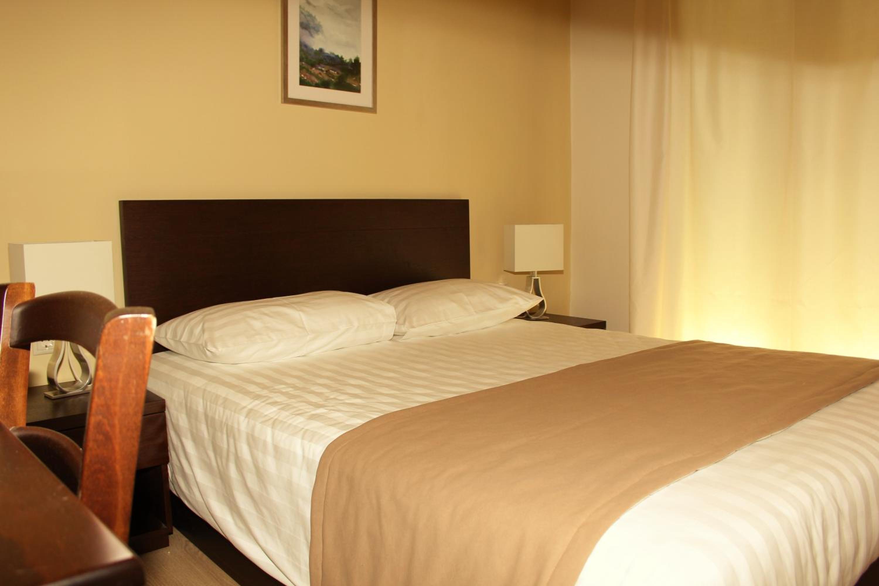 Standard Double or Twin Room - Photo 14