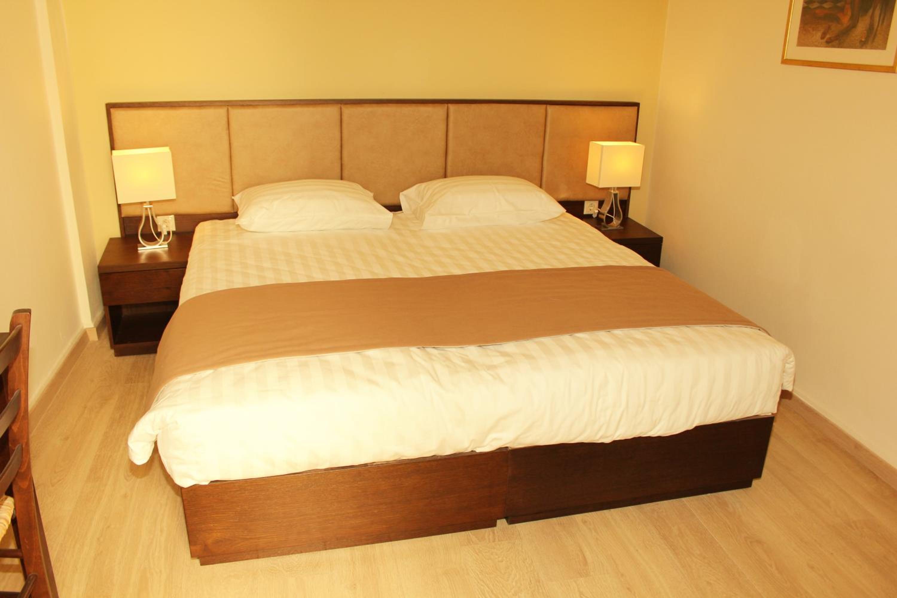 Standard Double or Twin Room - Photo 5
