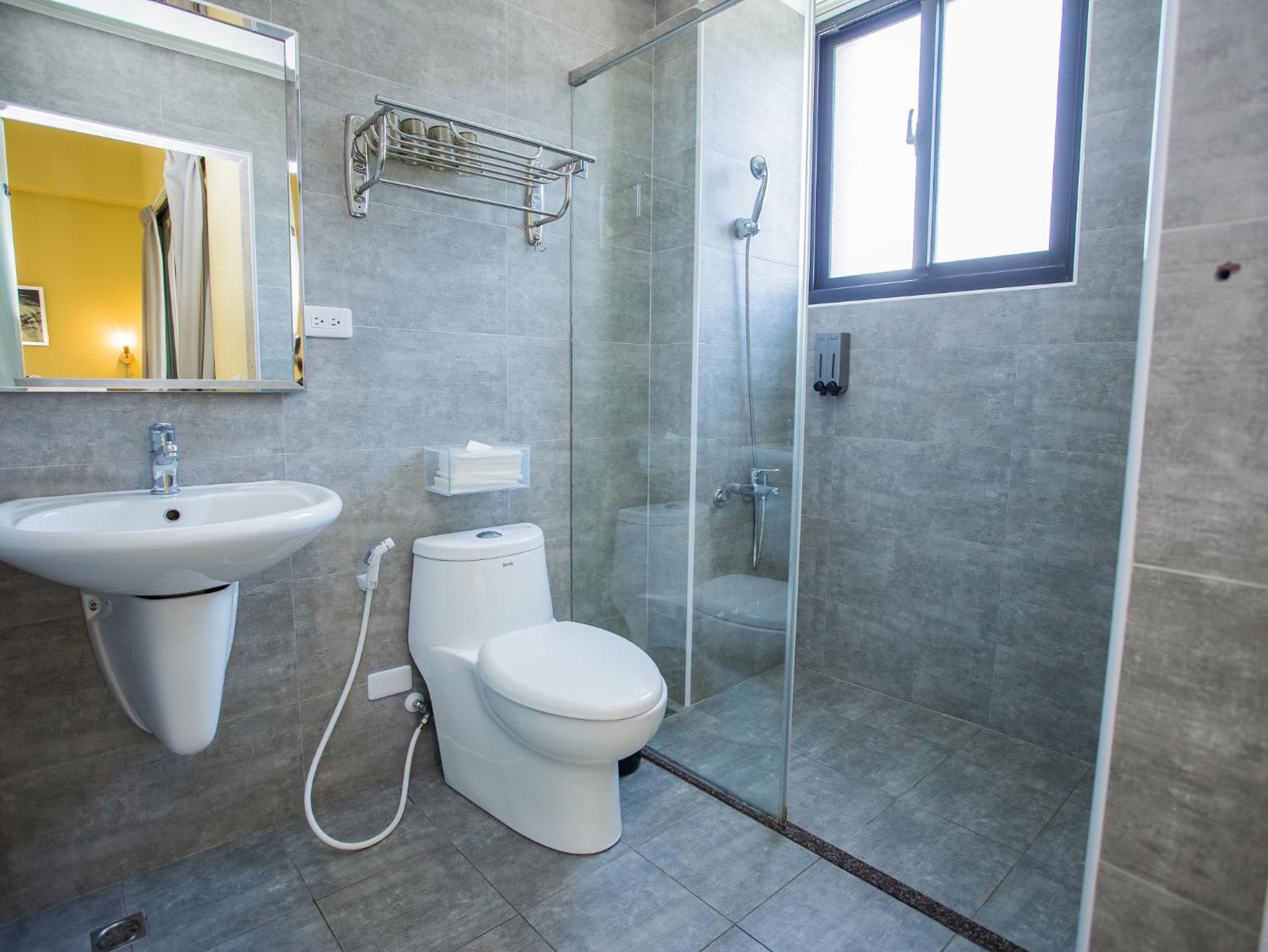 Quadruple Room with Balcony - Photo 11