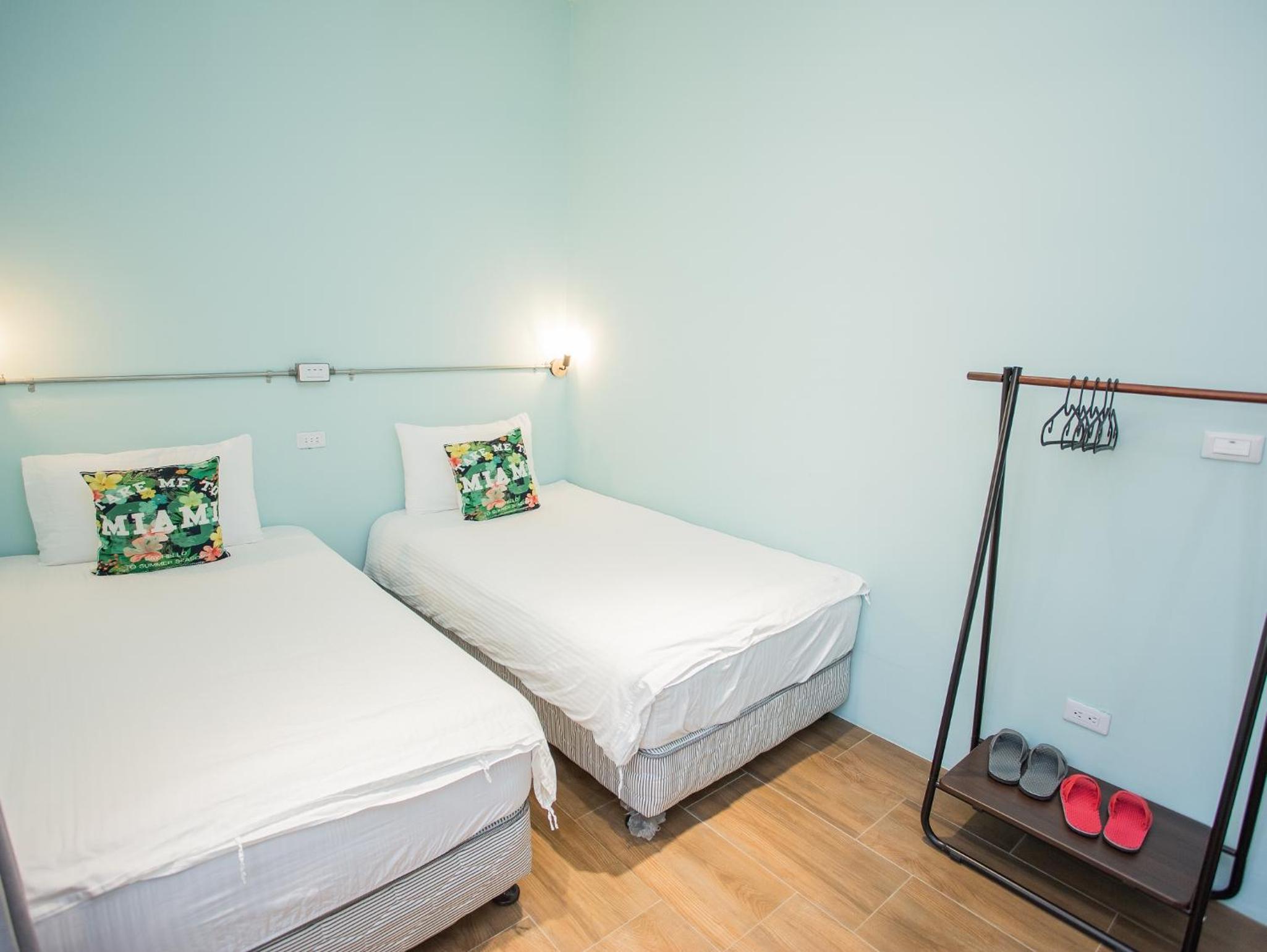 Twin Room with Balcony - Photo 3