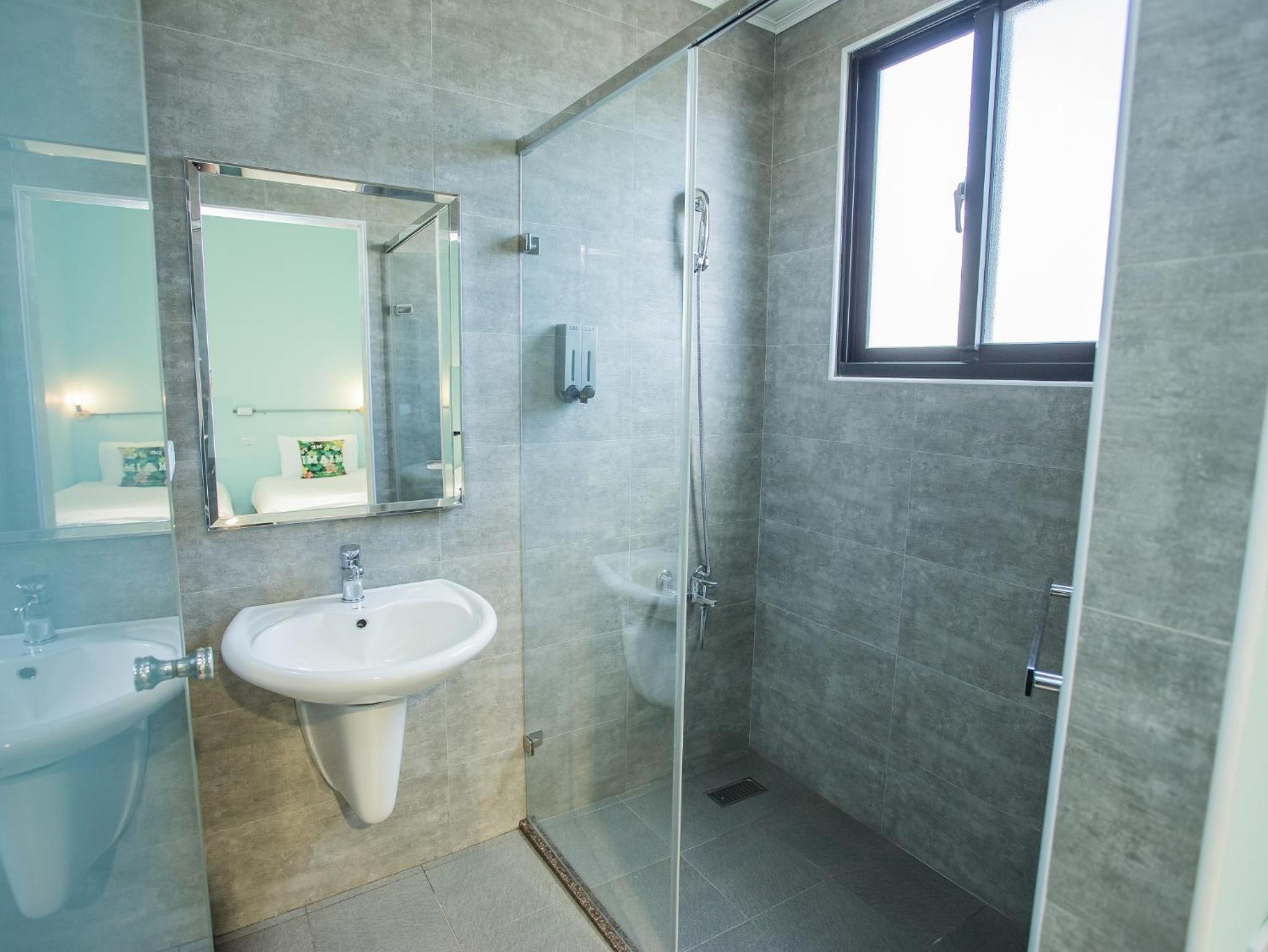 Twin Room with Balcony - Photo 6